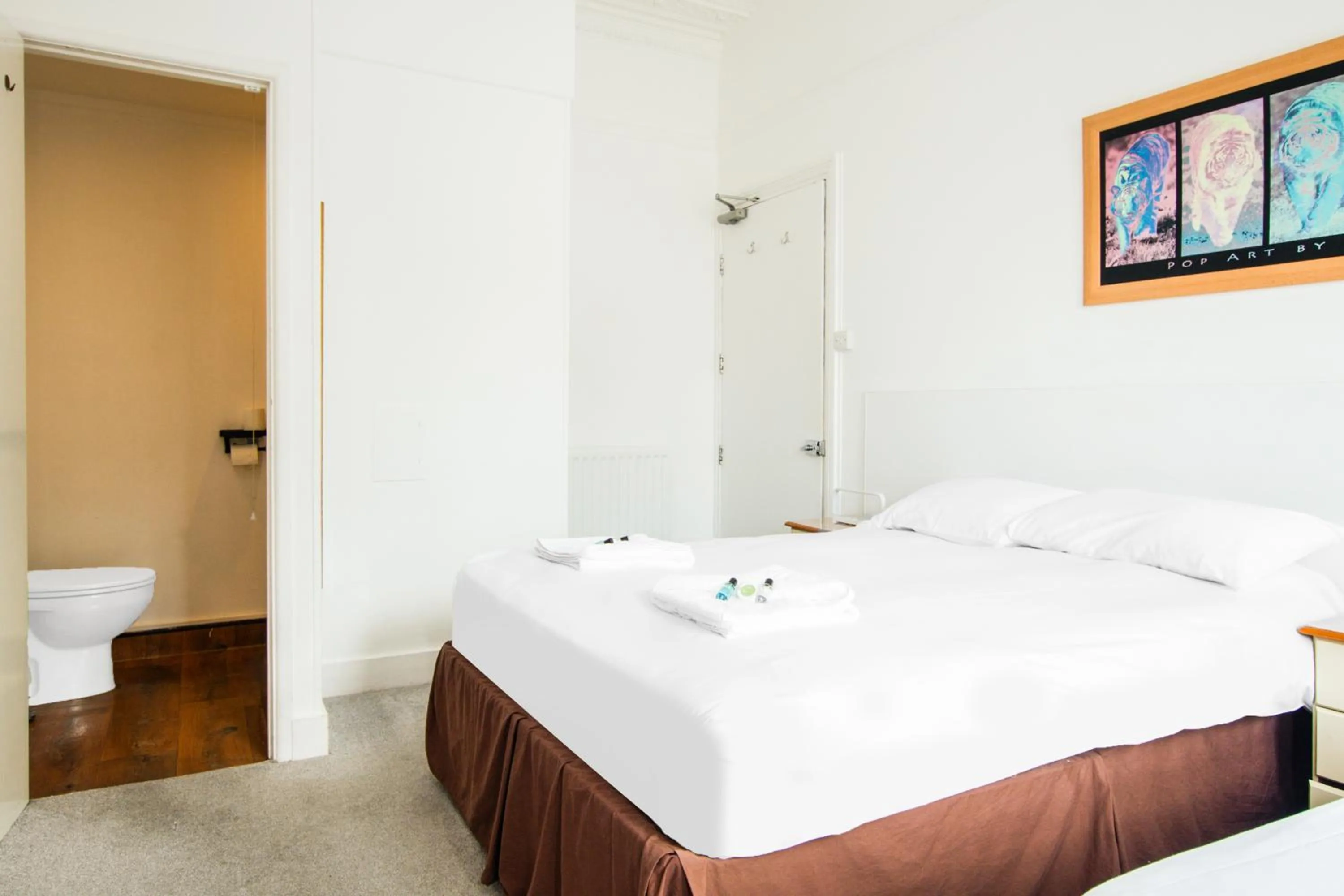 Bedroom, Bed in OYO The Lodge Bournemouth