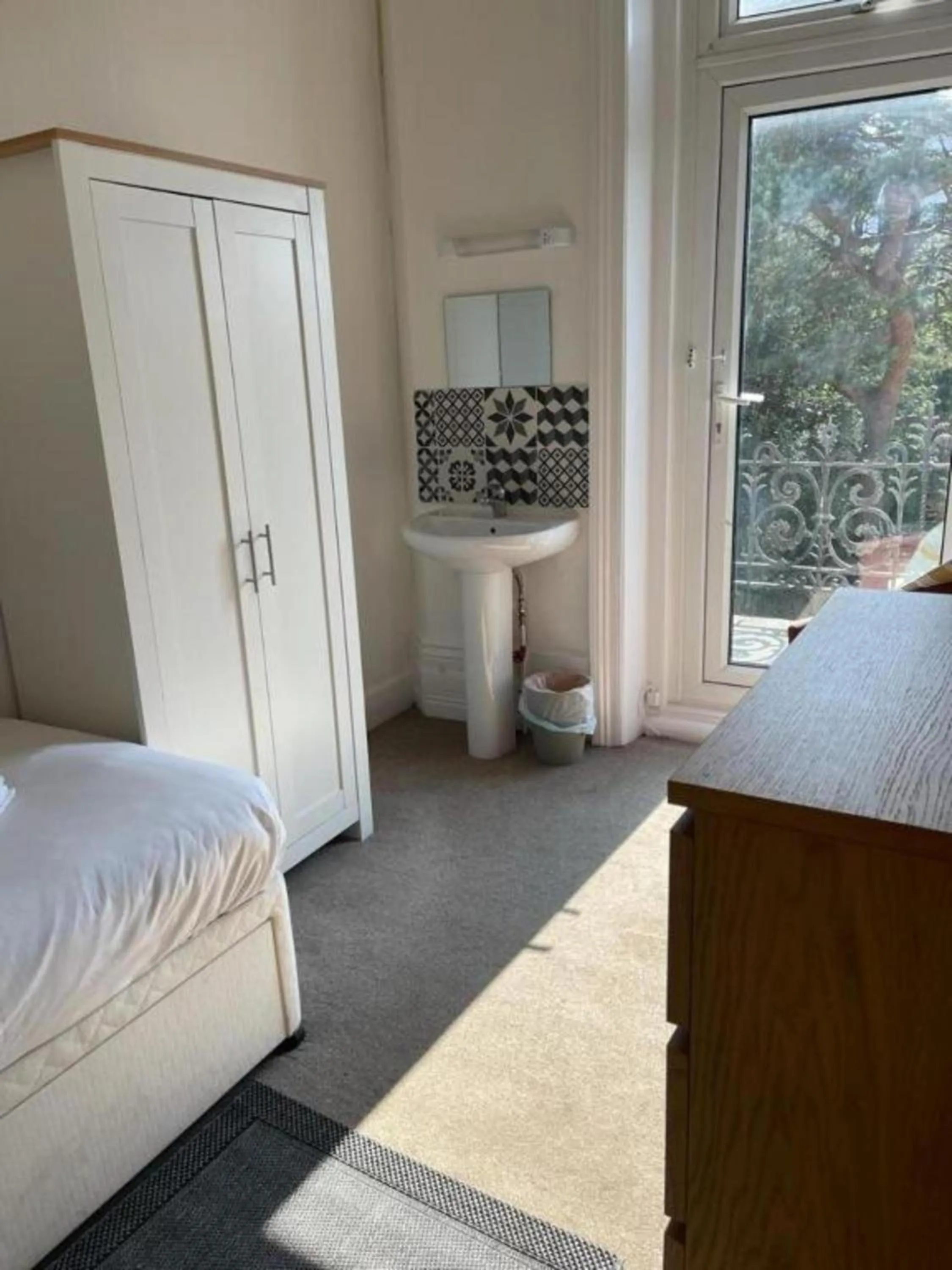 Bedroom, Bed in OYO The Lodge Bournemouth