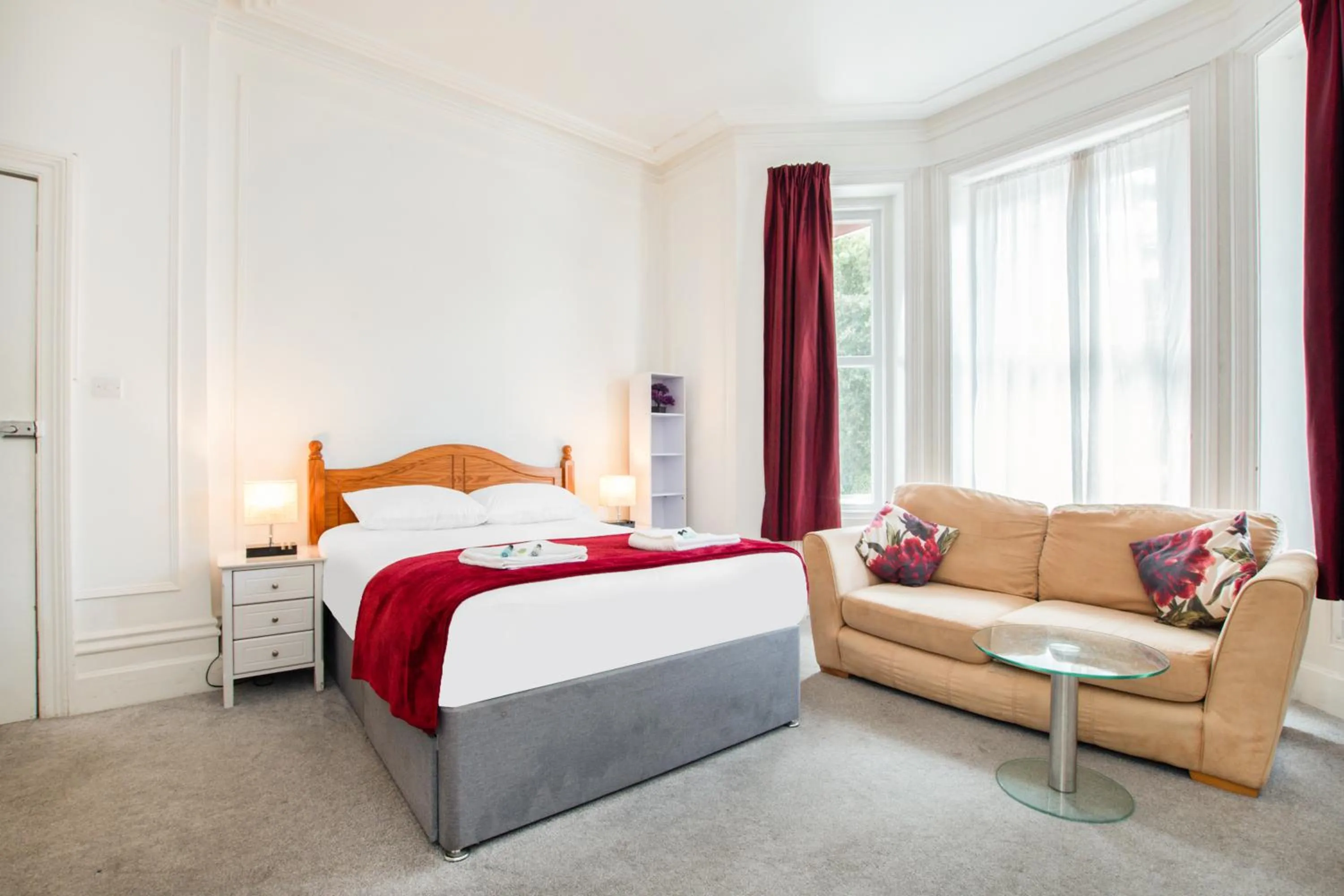 Bedroom, Bed in OYO The Lodge Bournemouth