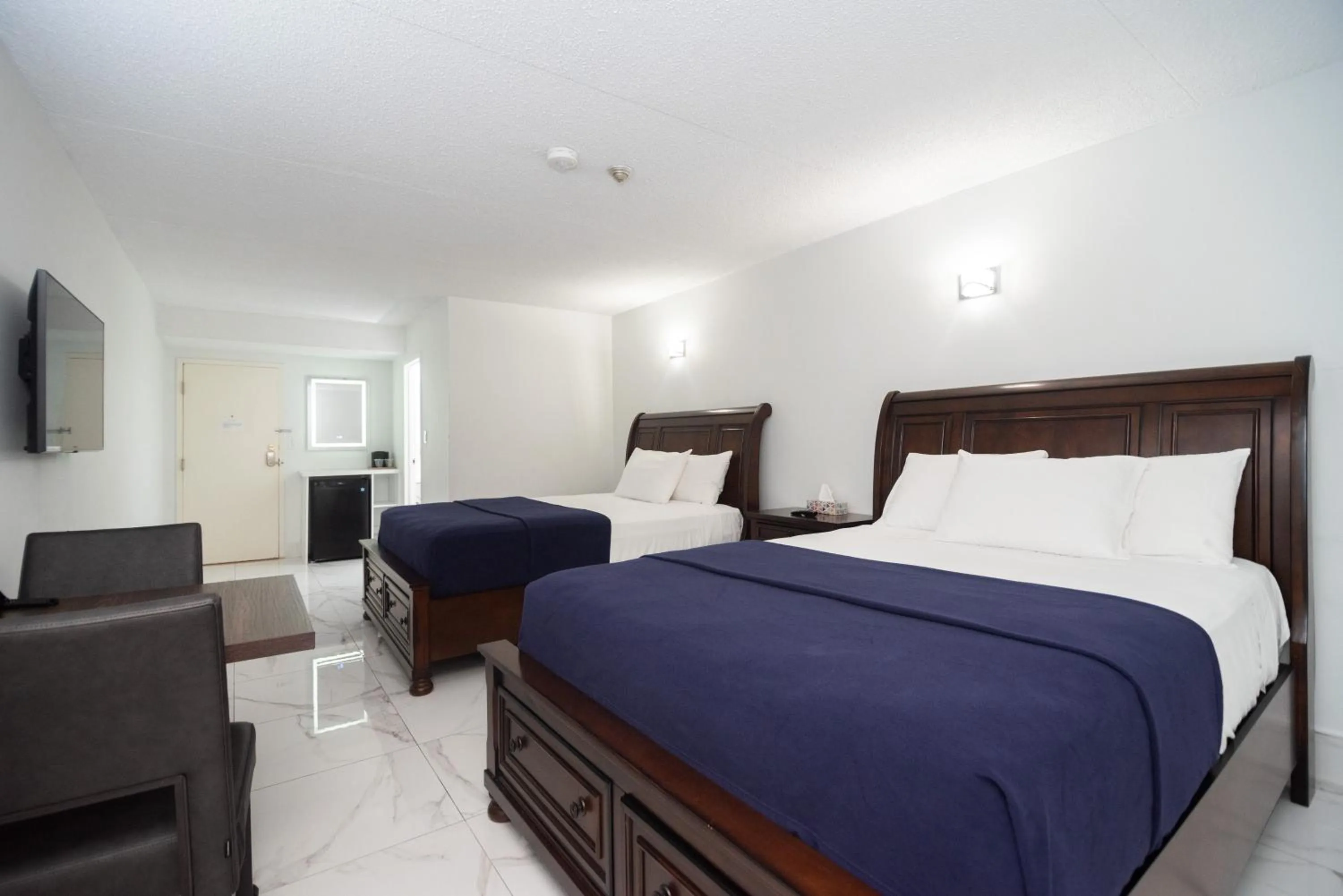 TV and multimedia, Bed in Diplomat Inn