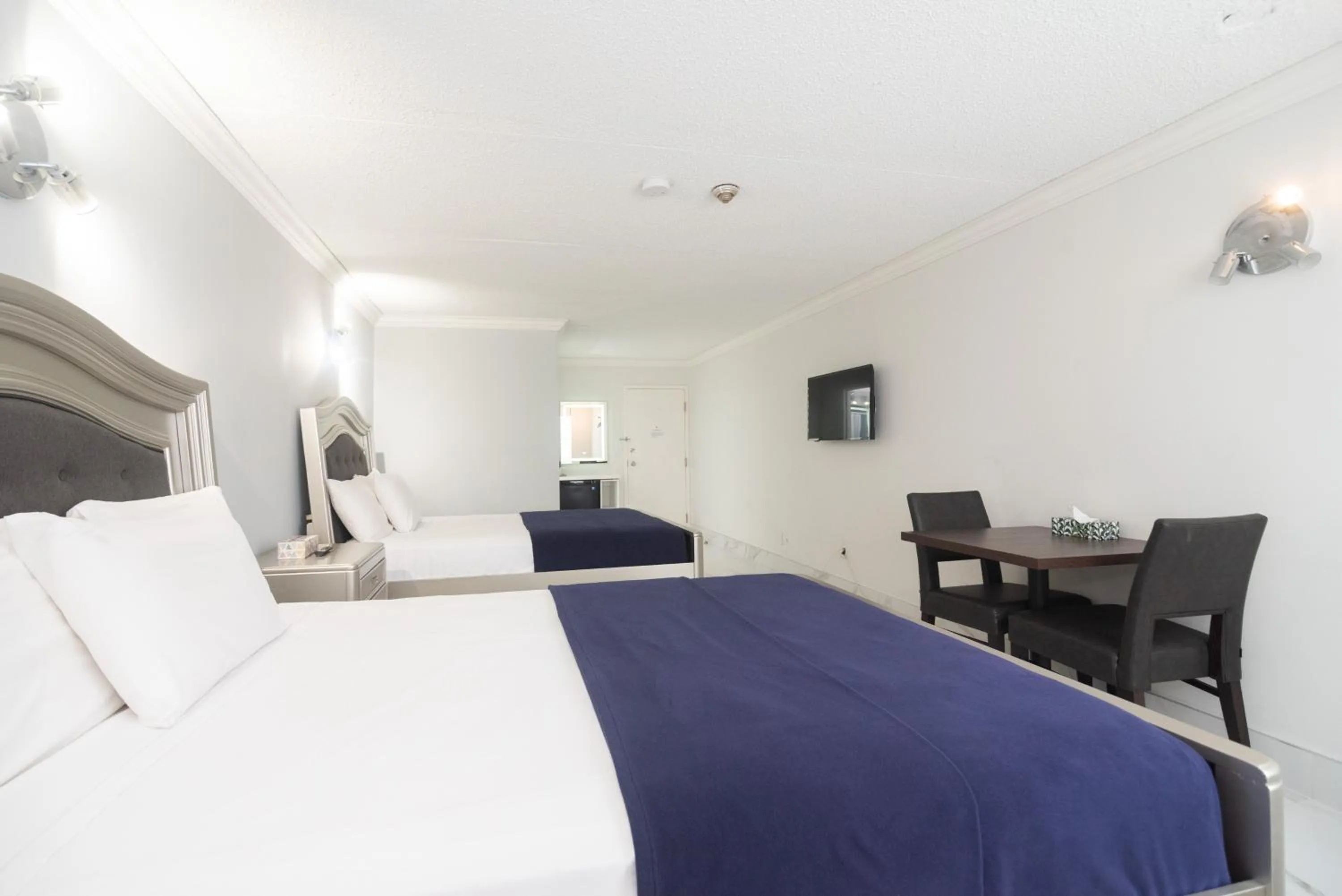 TV and multimedia, Bed in Diplomat Inn