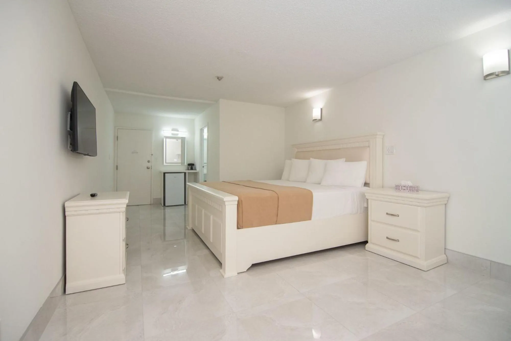 Photo of the whole room, Bed in Diplomat Inn