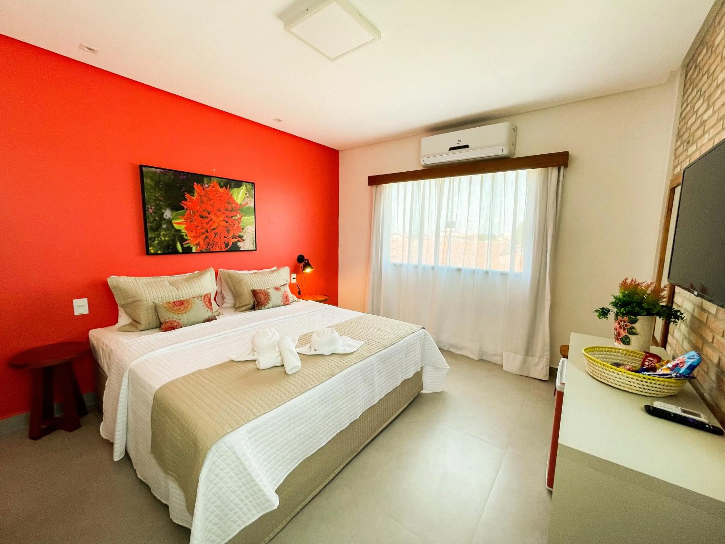 Photo of the whole room, Bed in Pousada das Flores