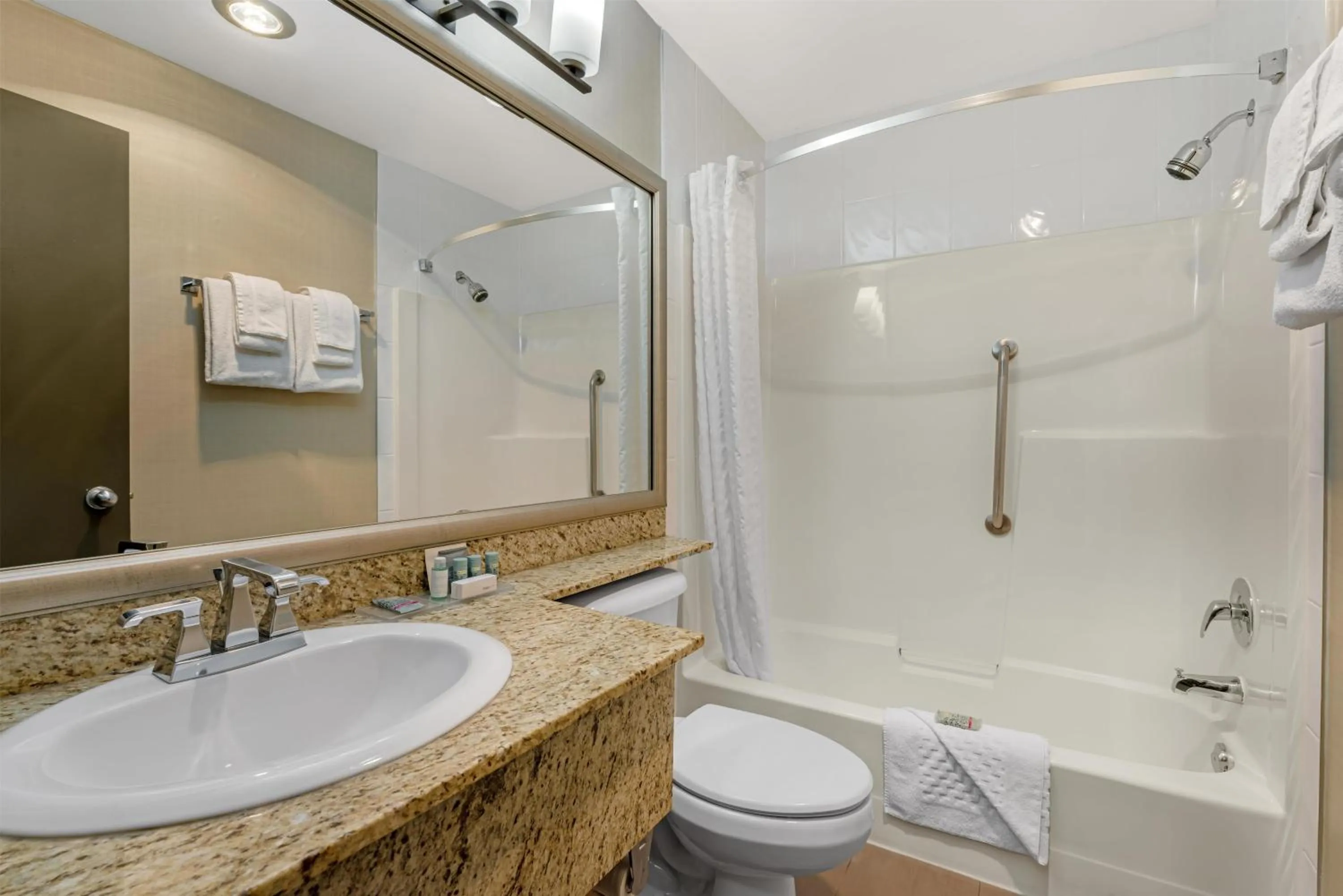 Bathroom in Best Western King George Inn & Suites