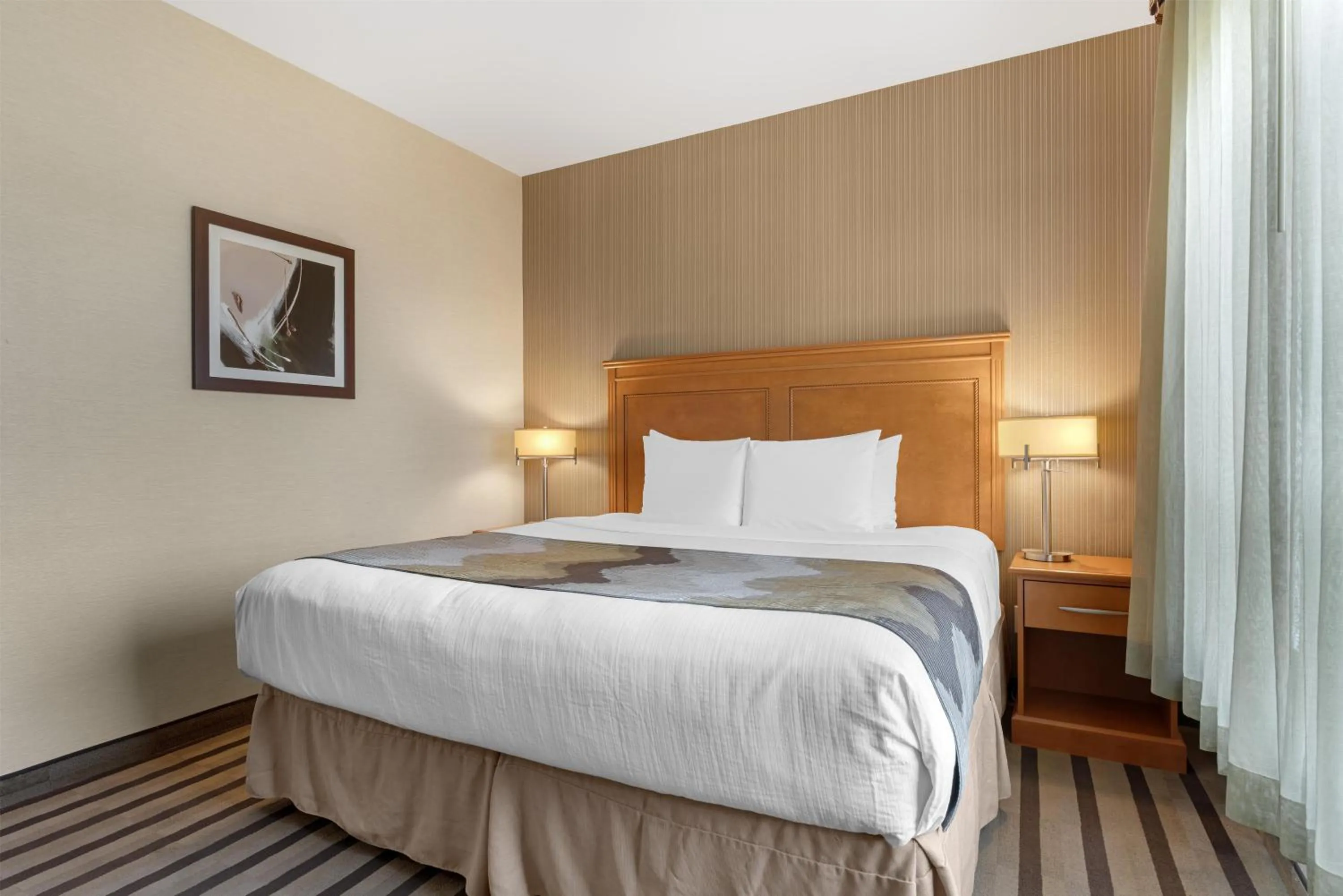 Bedroom, Bed in Best Western King George Inn & Suites