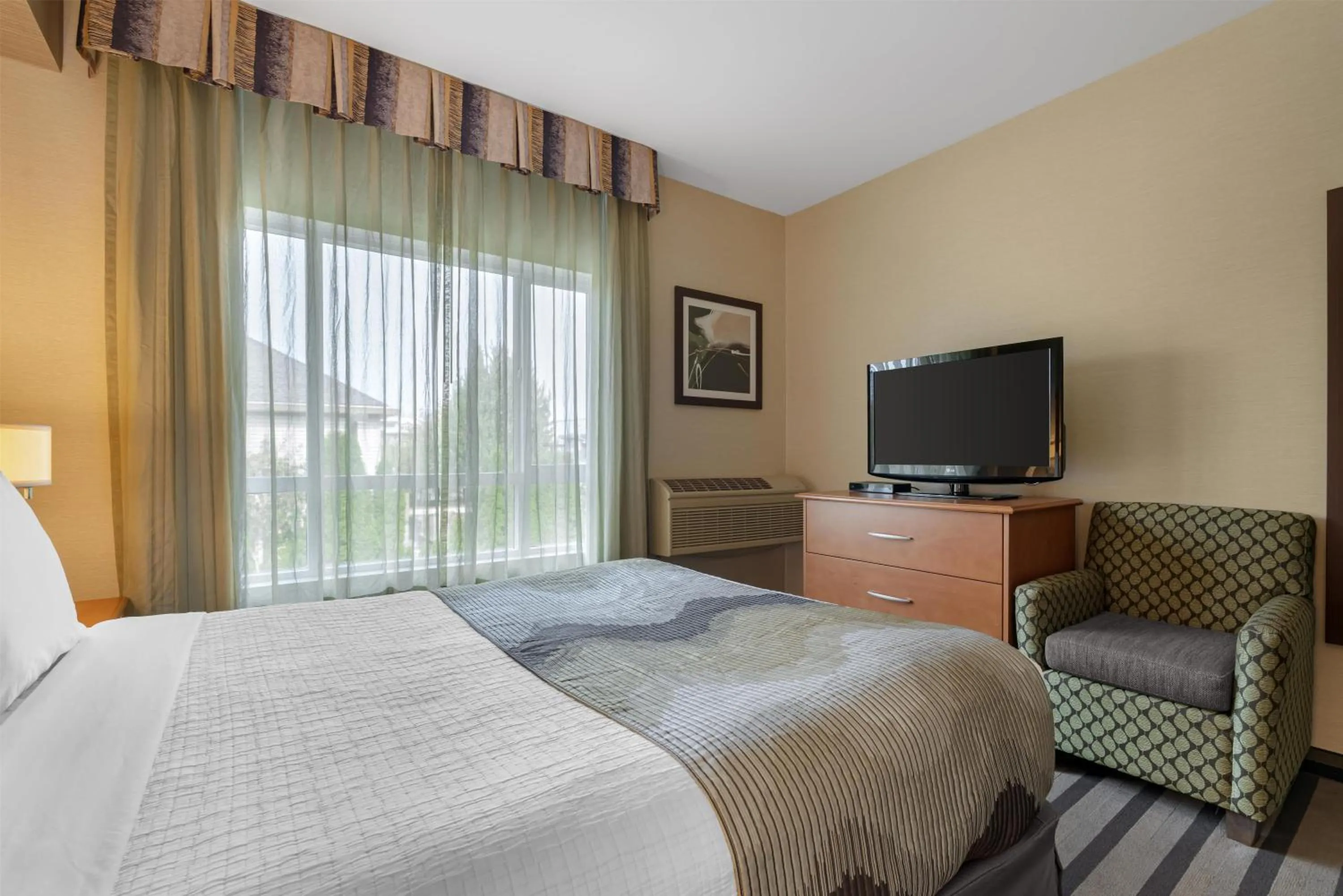 Bedroom, Bed in Best Western King George Inn & Suites