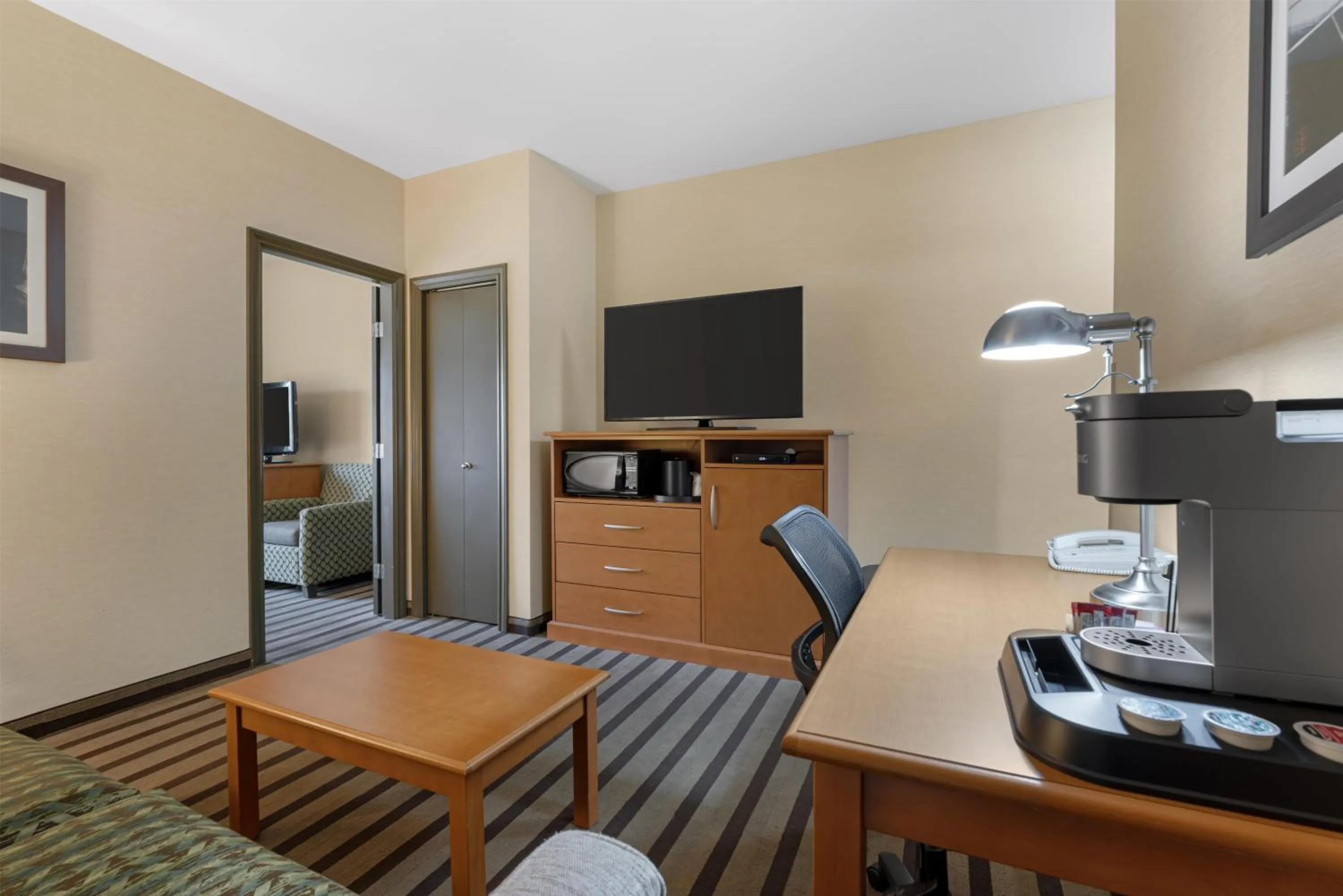 Bedroom in Best Western King George Inn & Suites