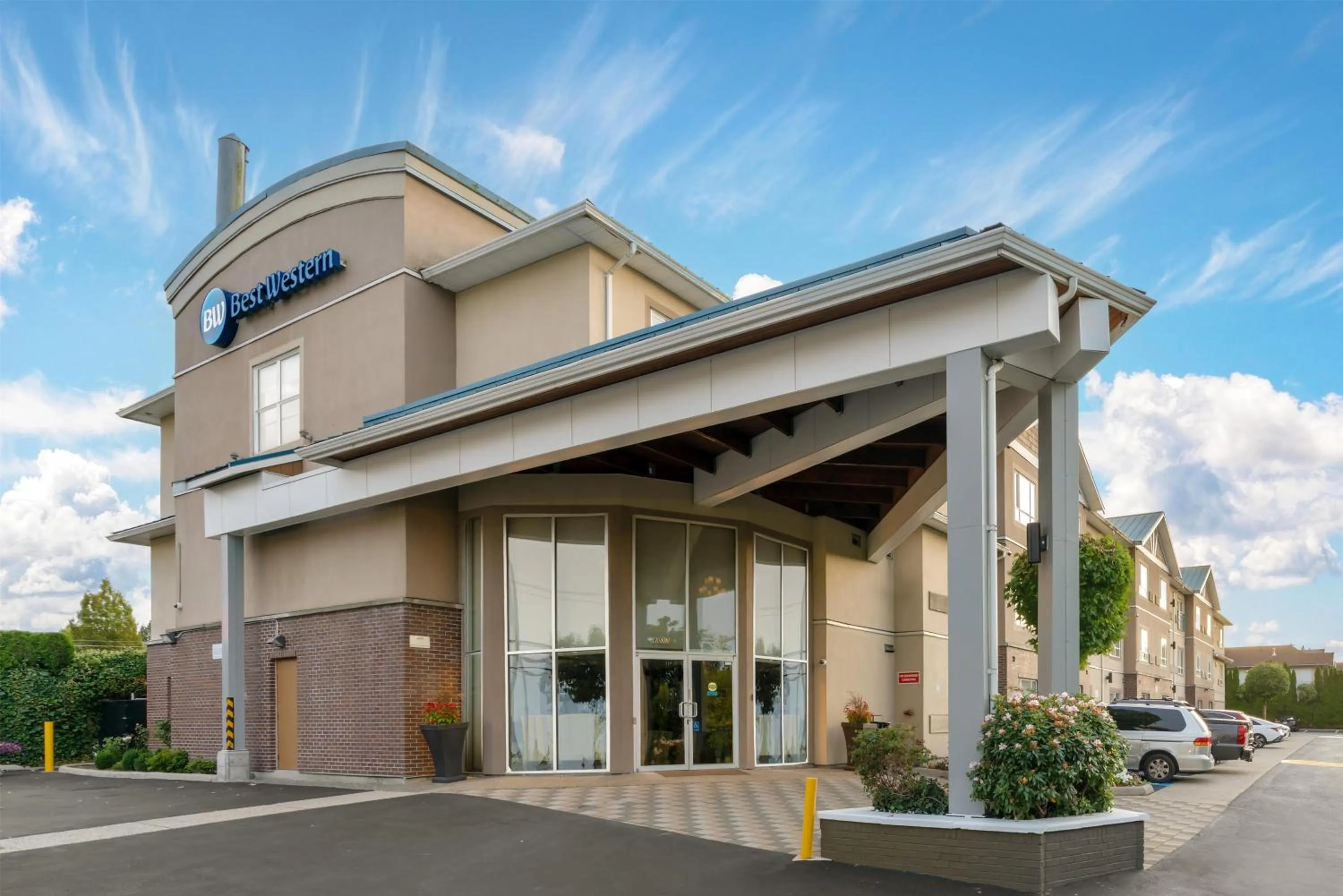 Property building in Best Western King George Inn & Suites