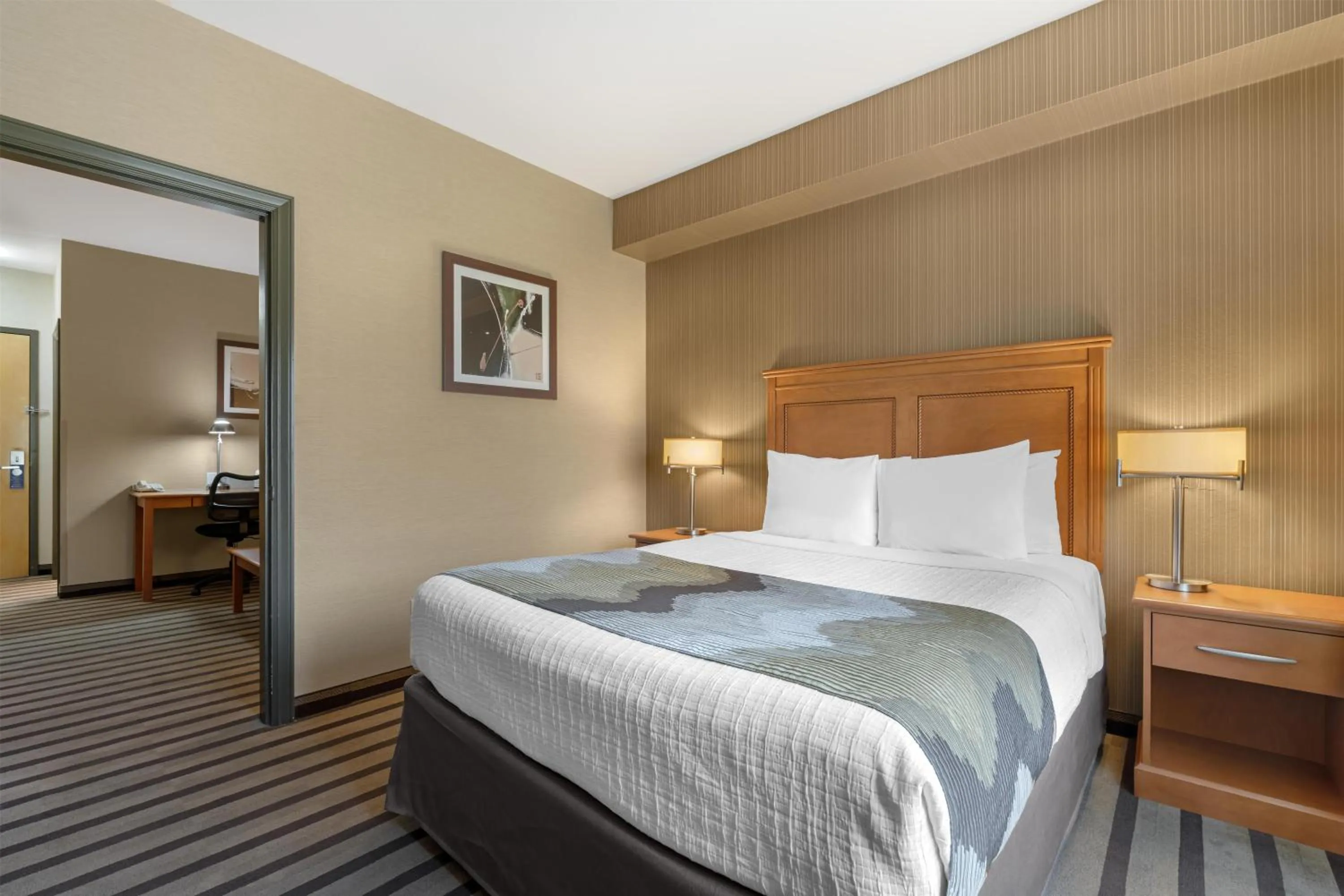 Bedroom, Bed in Best Western King George Inn & Suites