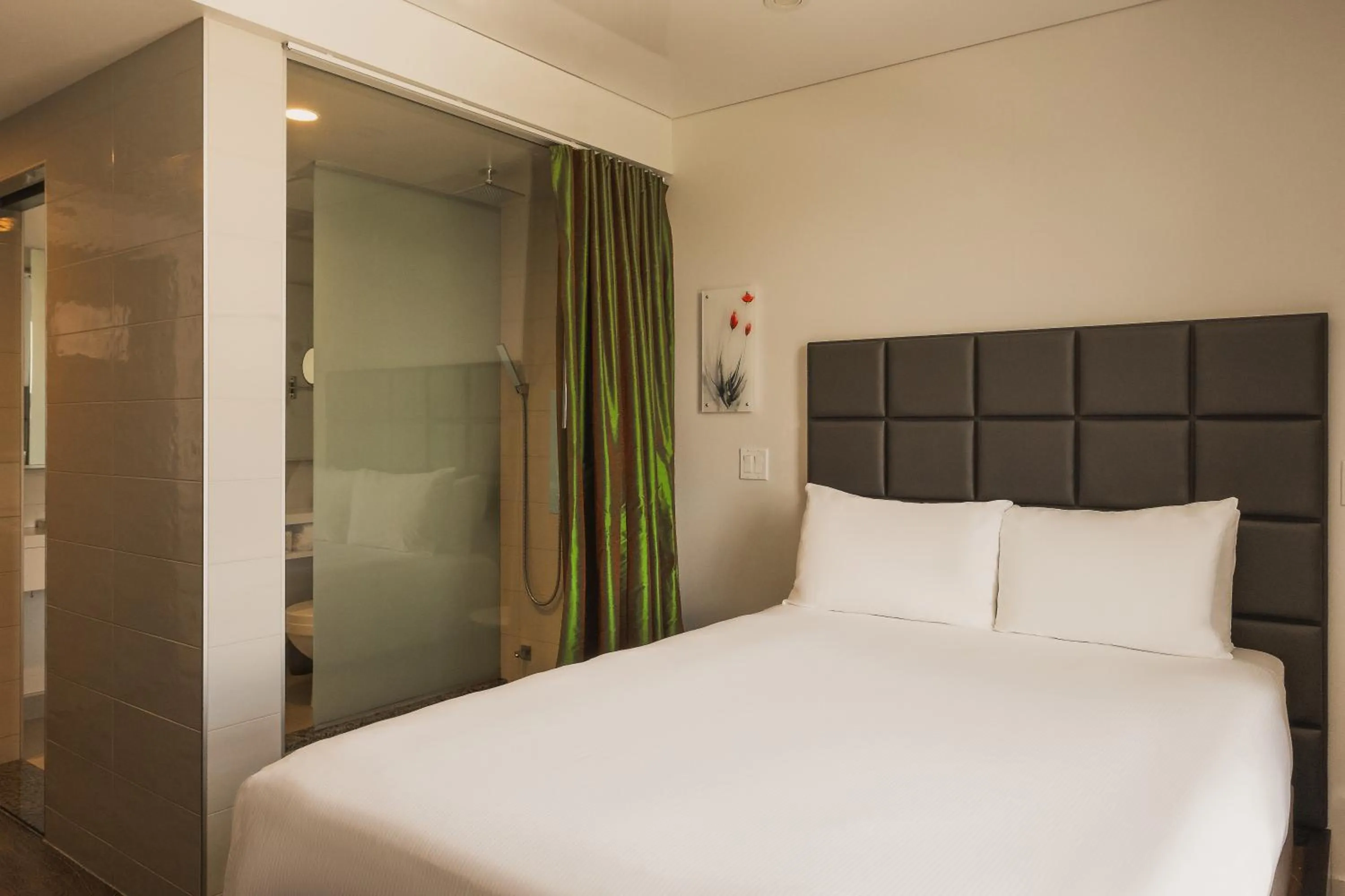 Bed in Hotel Chateau Laurier Québec