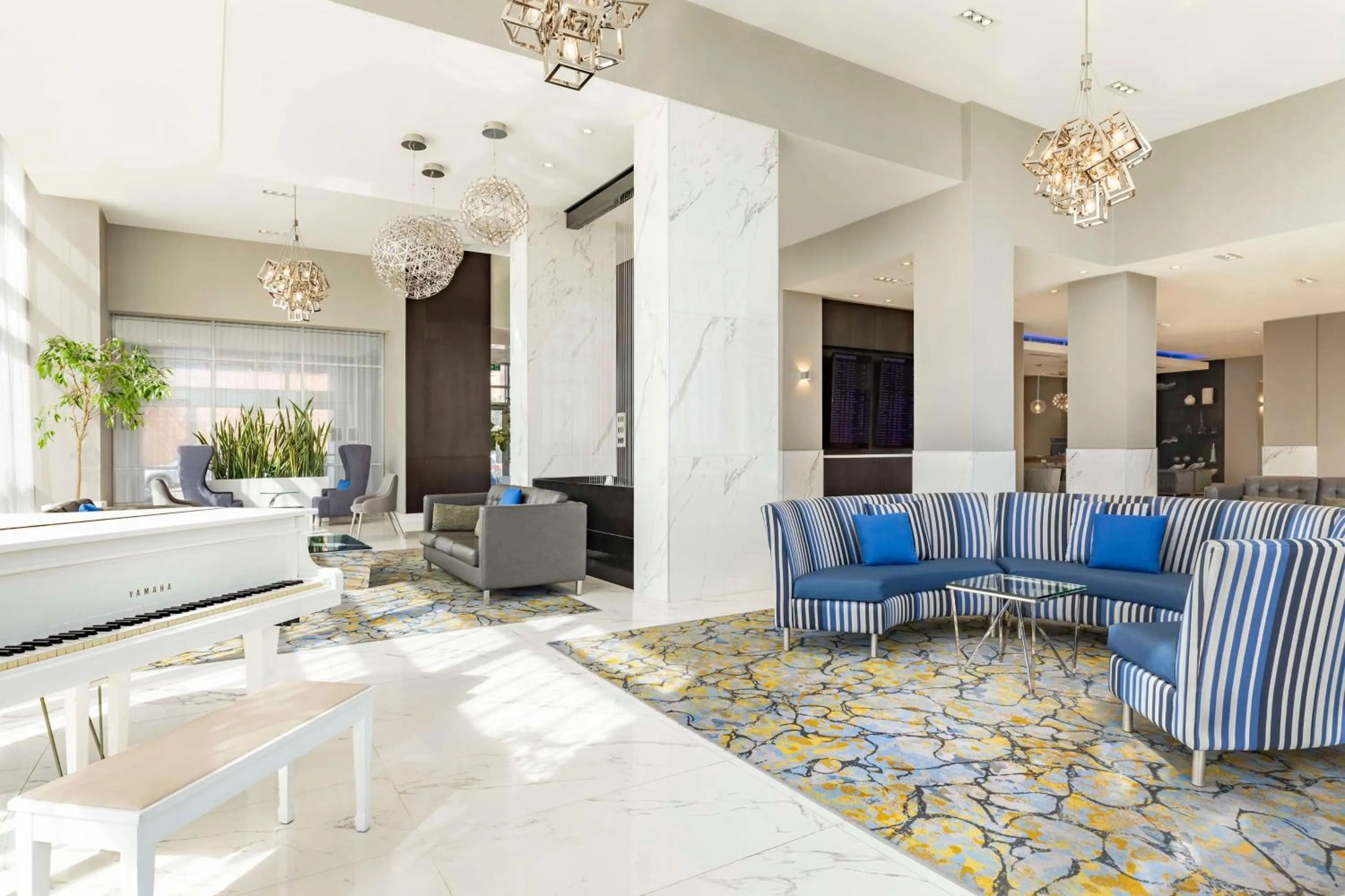 Lobby or reception in Embassy Suites By Hilton Toronto Airport