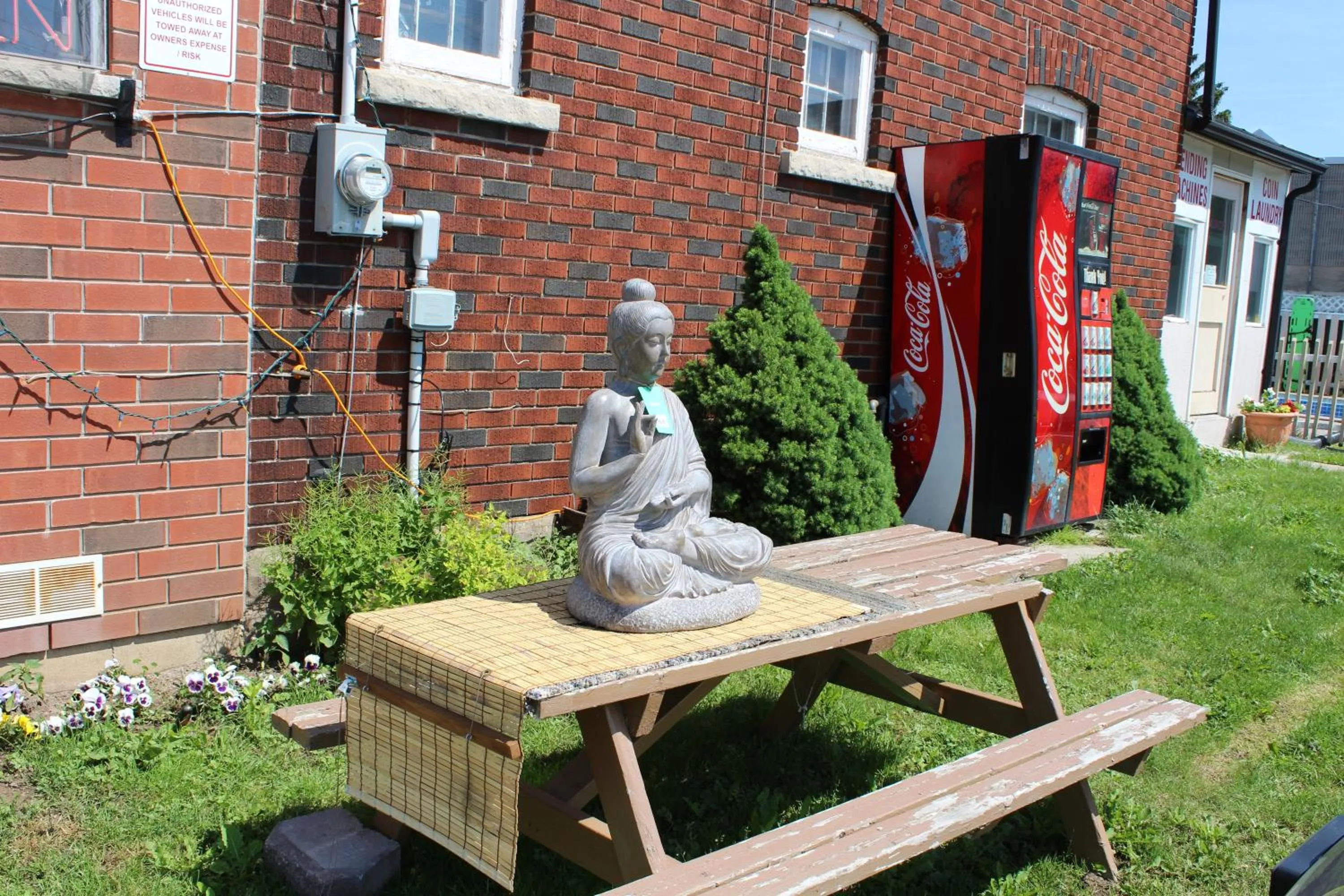 Facade/entrance in Ritz Inn Niagara