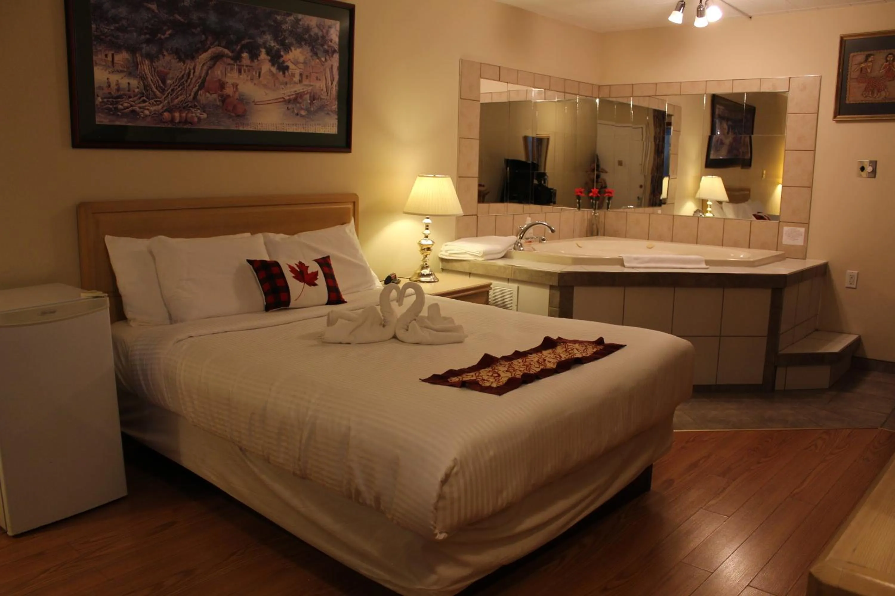 Decorative detail, Bed in Ritz Inn Niagara