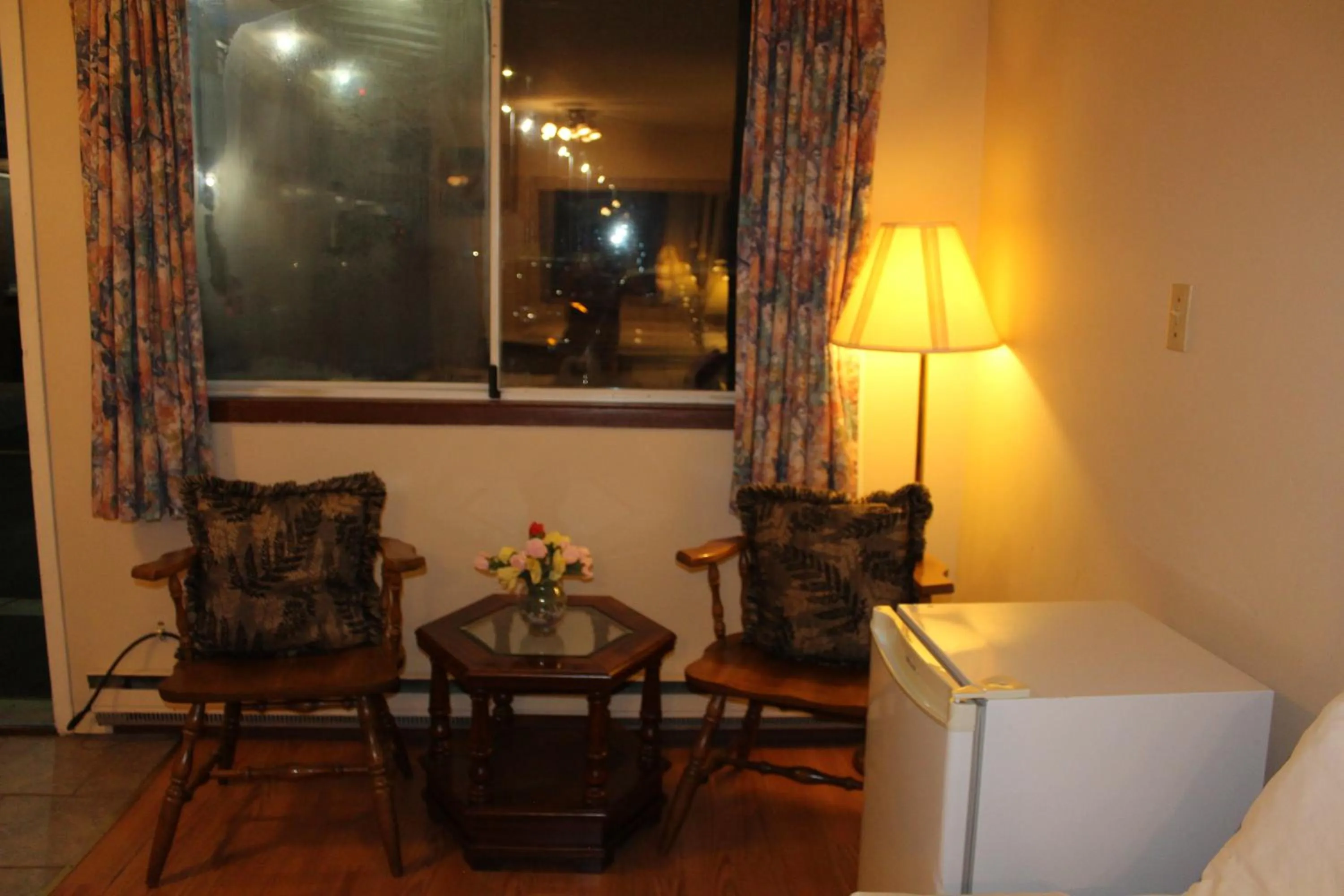 Autumn in Ritz Inn Niagara