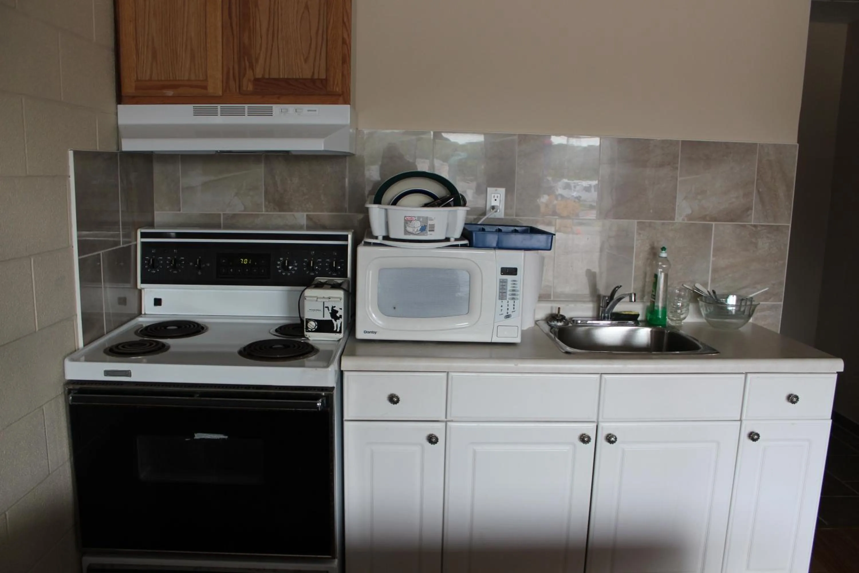 Kitchen or kitchenette in Ritz Inn Niagara