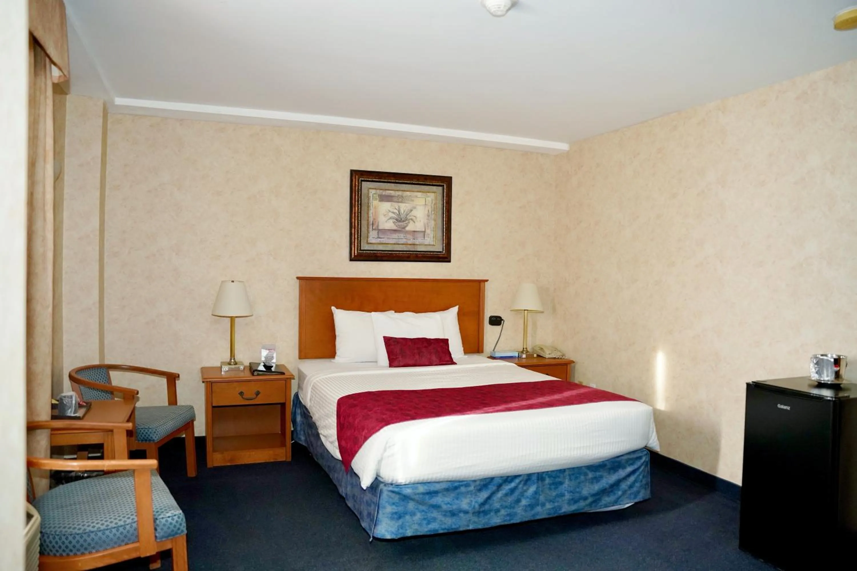 Bed in The Glengate Hotel & Suites