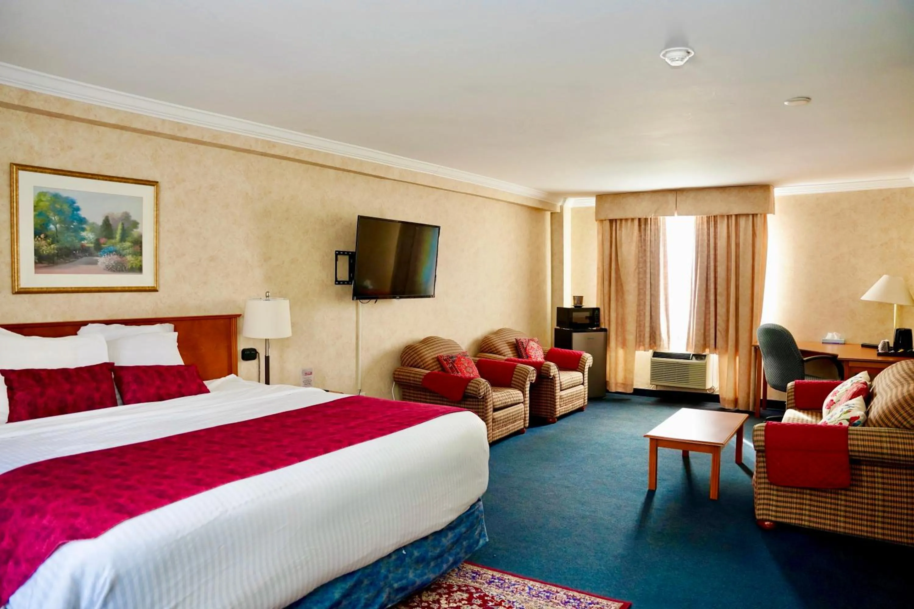 Bed in The Glengate Hotel & Suites