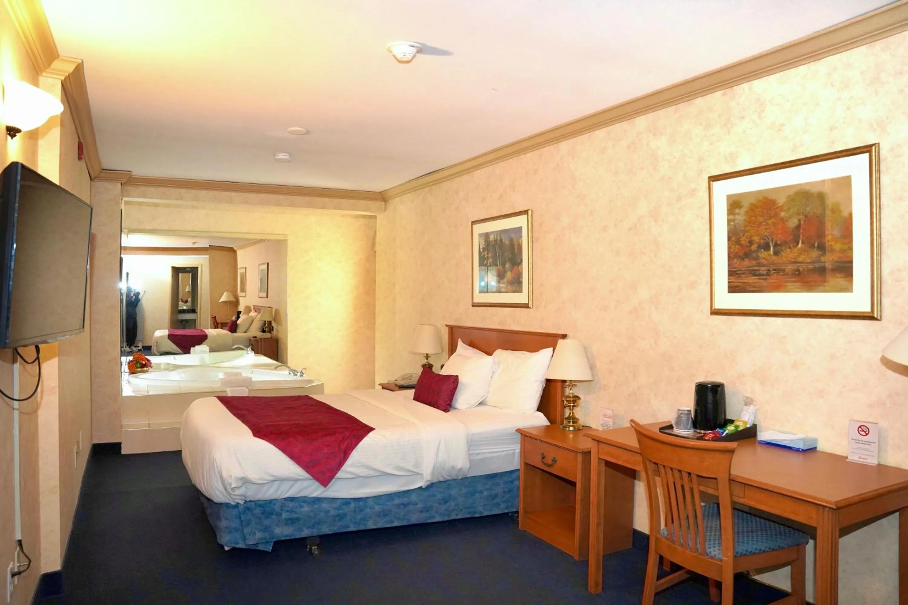 Bedroom, Bed in The Glengate Hotel & Suites