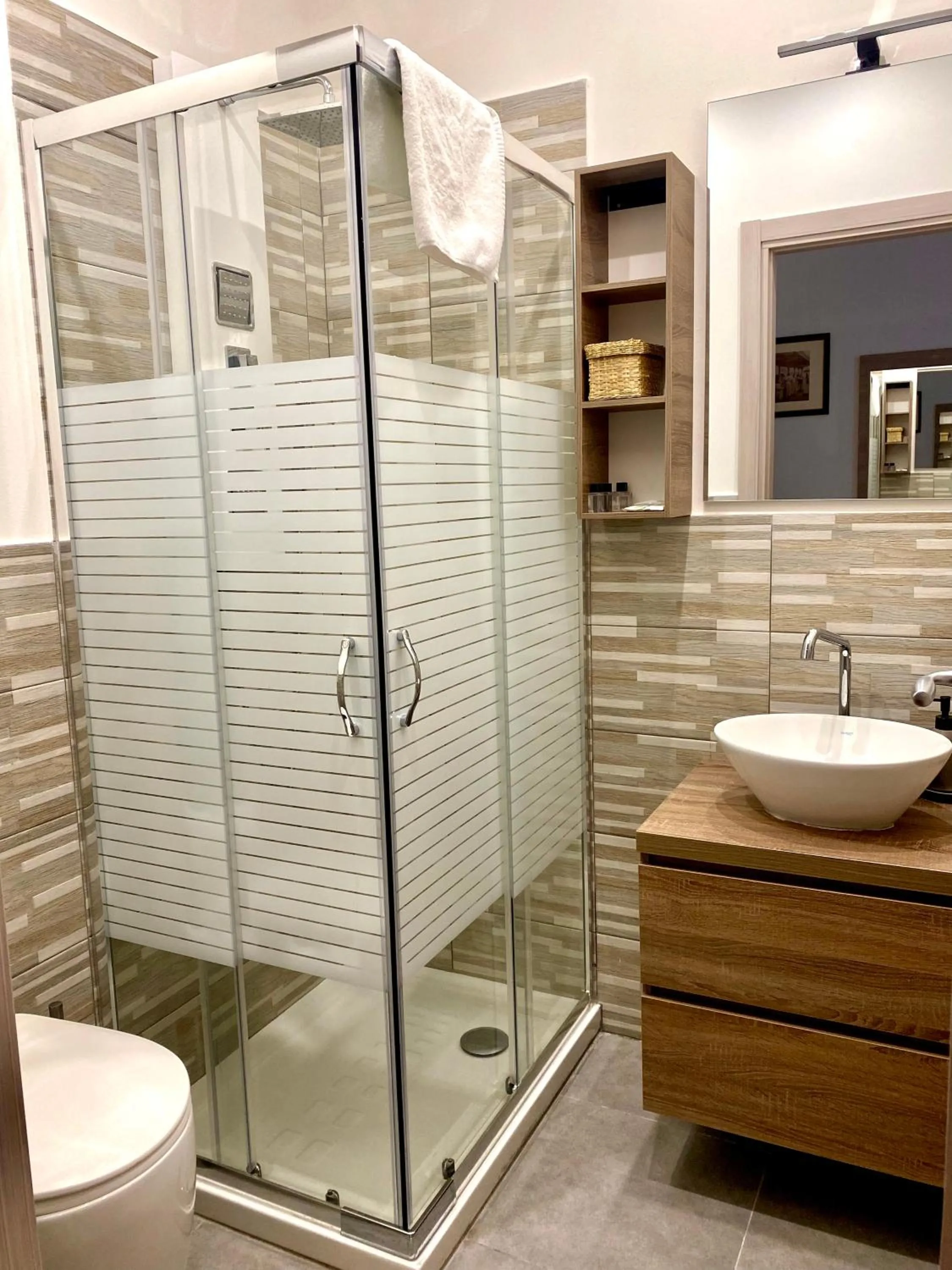 Shower in B&B I miti dell Etna Catania Centro vicino il Duomo