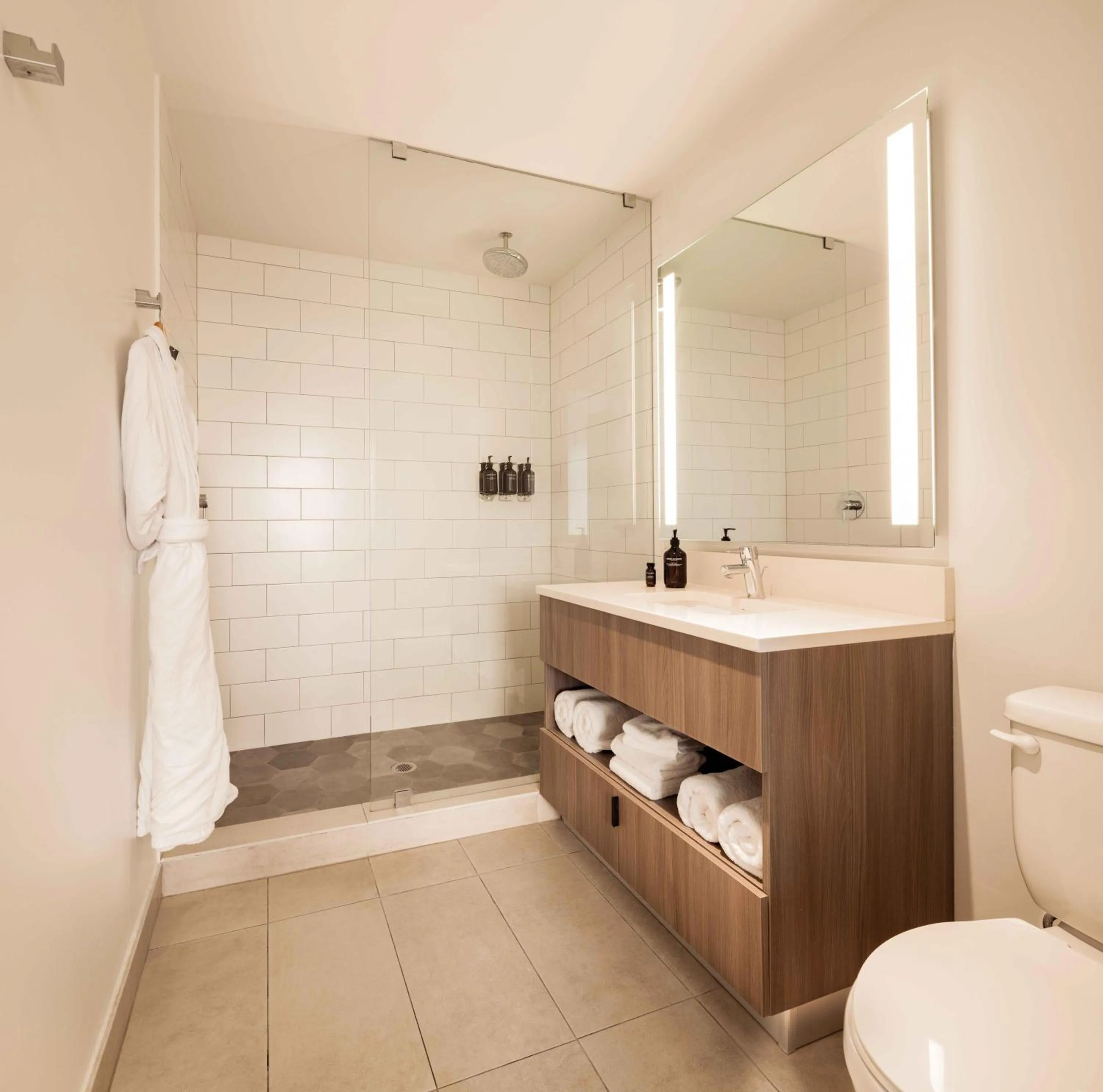 Shower in Sonder at Riverwalk