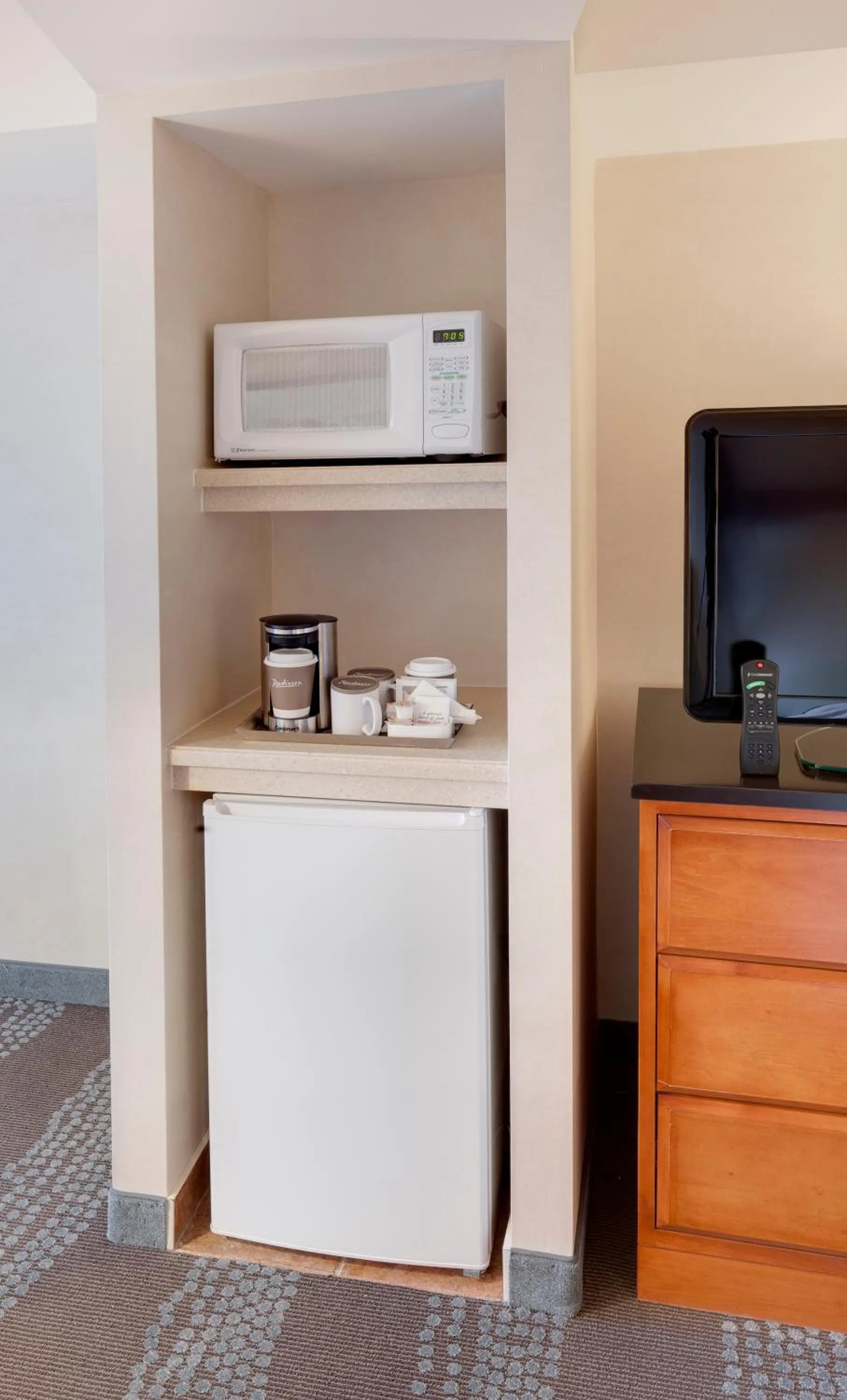 TV and multimedia in Niagara Fallsview Hotel & Suites