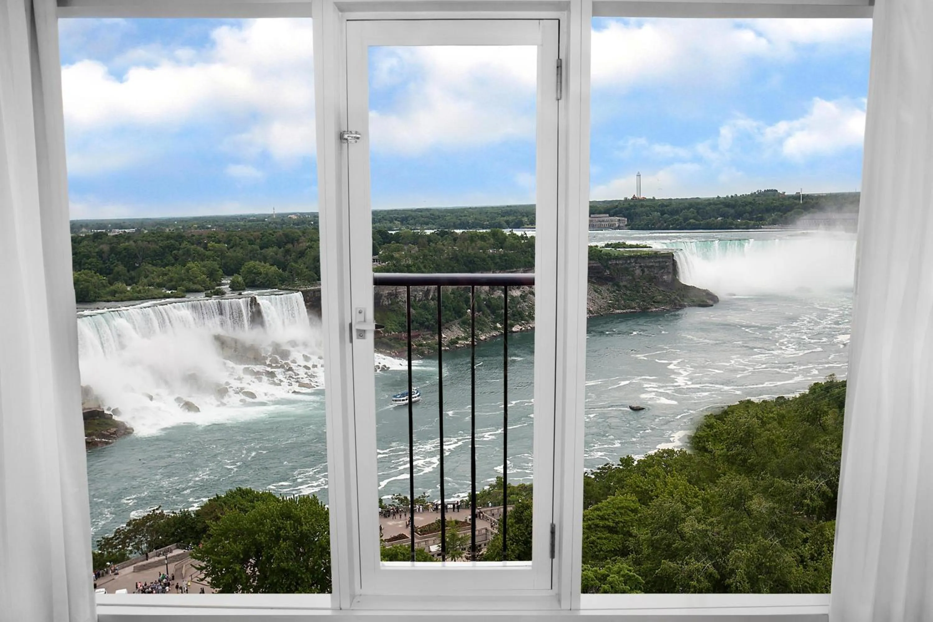 Photo of the whole room in Sheraton Fallsview Hotel