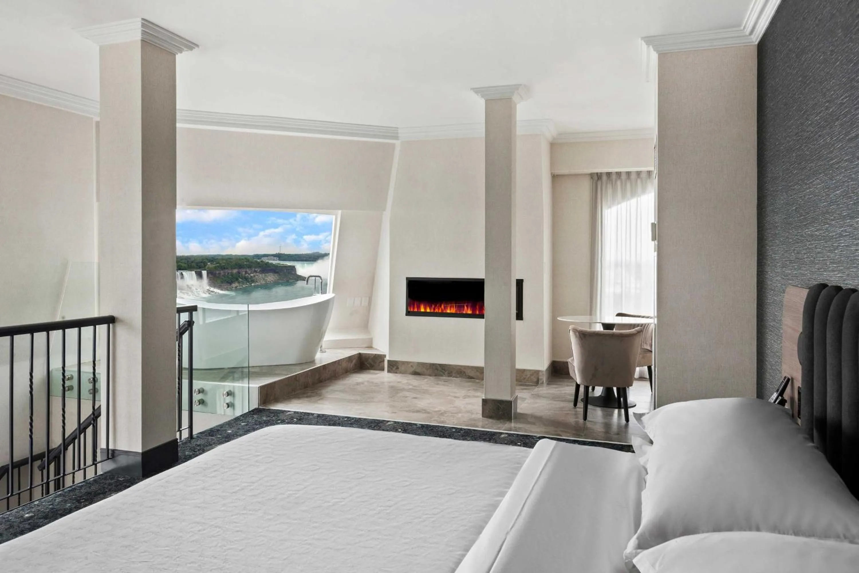 Photo of the whole room, Bed in Sheraton Fallsview Hotel