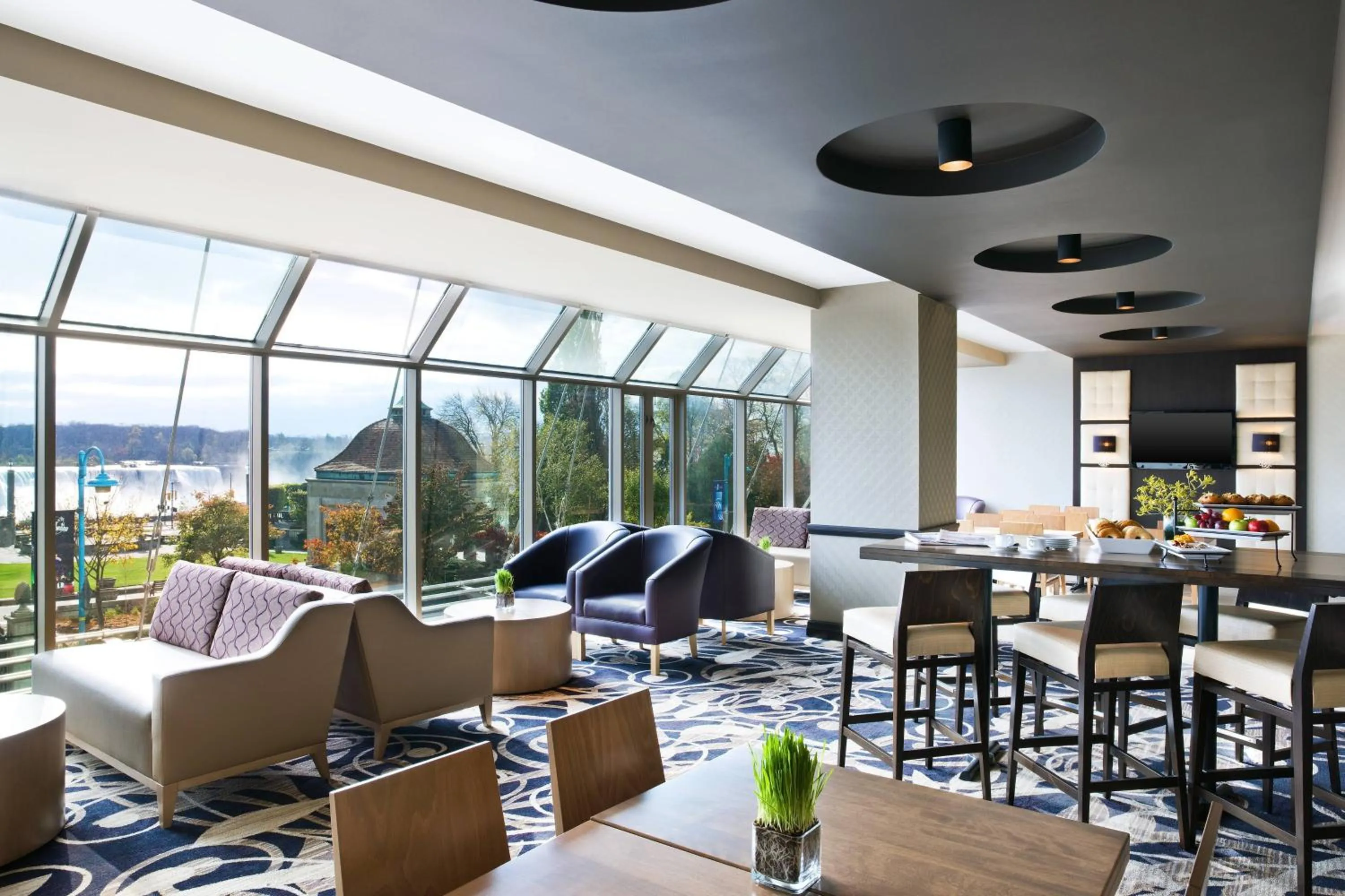 Lounge or bar in Sheraton Fallsview Hotel