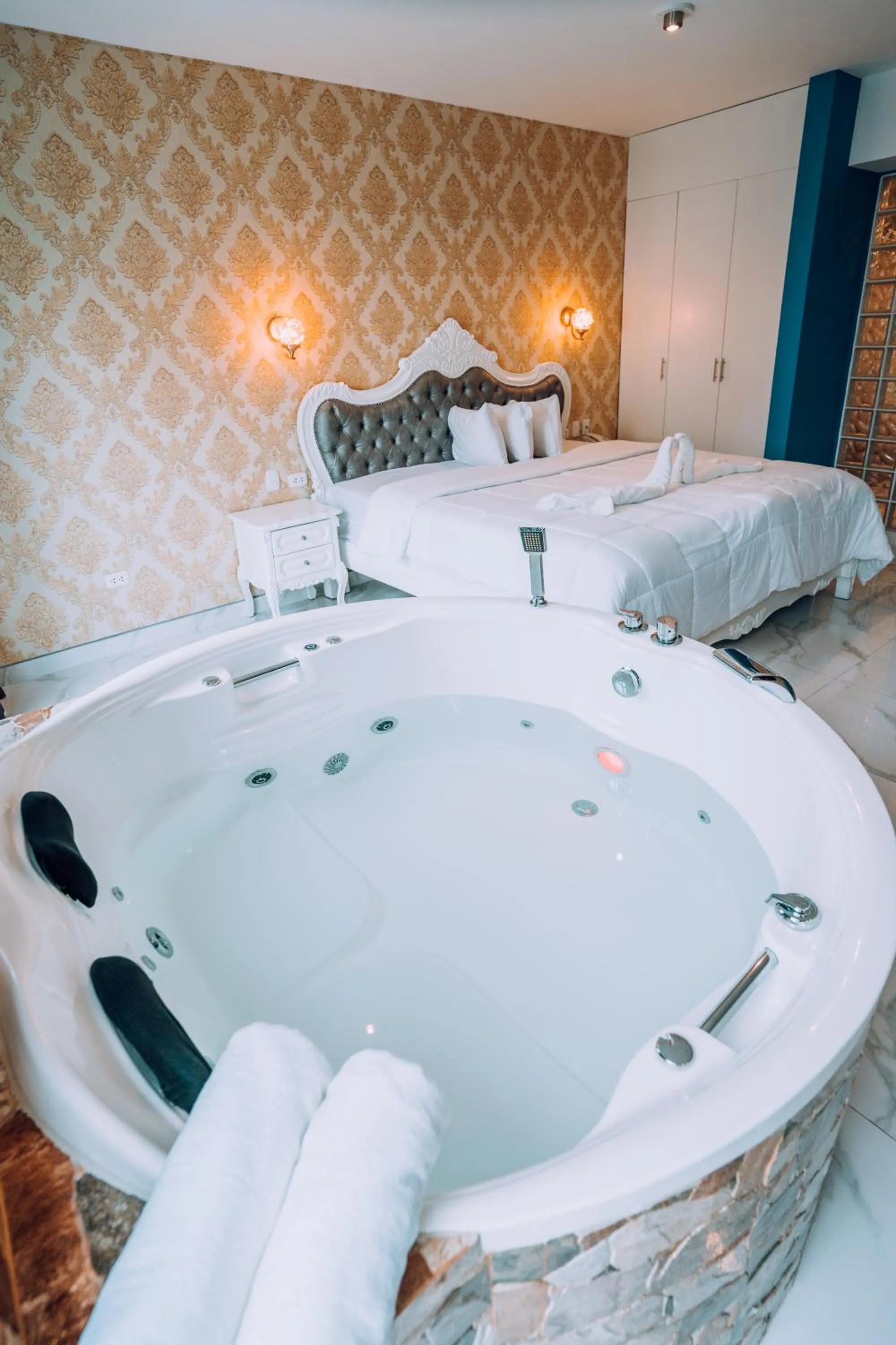 Bed in Lima Central Design Hotel Spa & Club