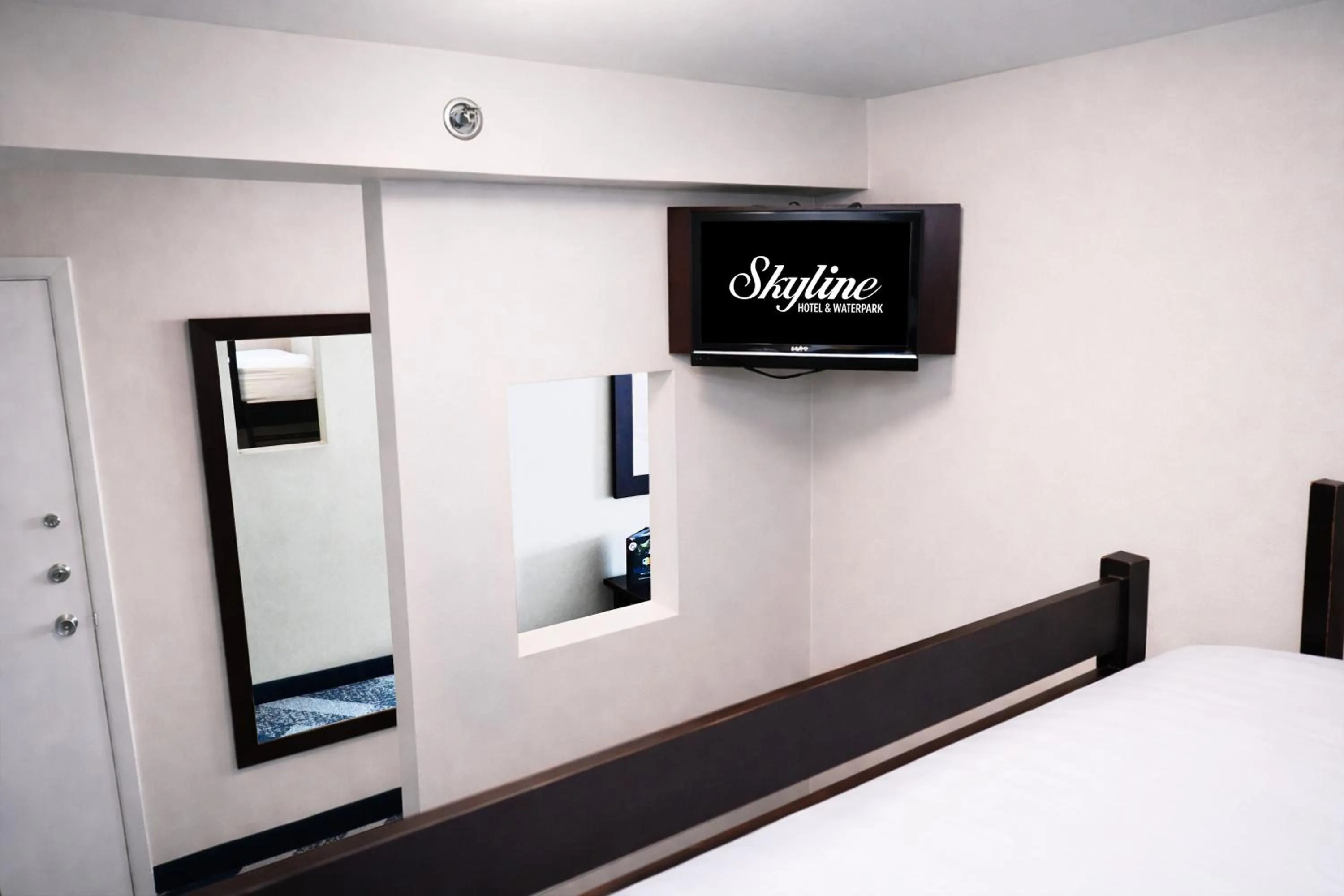 bunk bed in Skyline Hotel & Waterpark