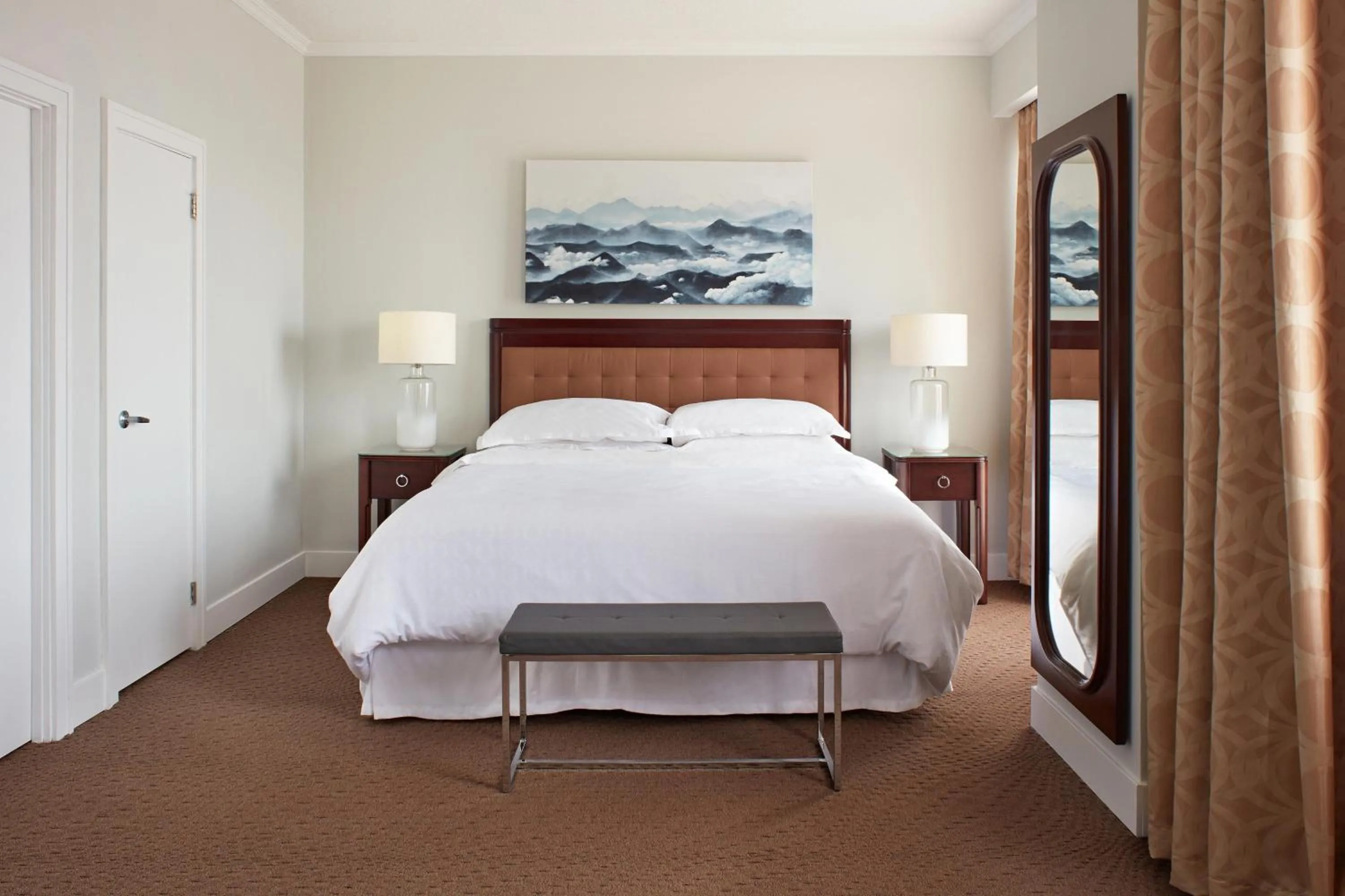 Bedroom, Bed in Sheraton Parkway Toronto North Hotel & Suites