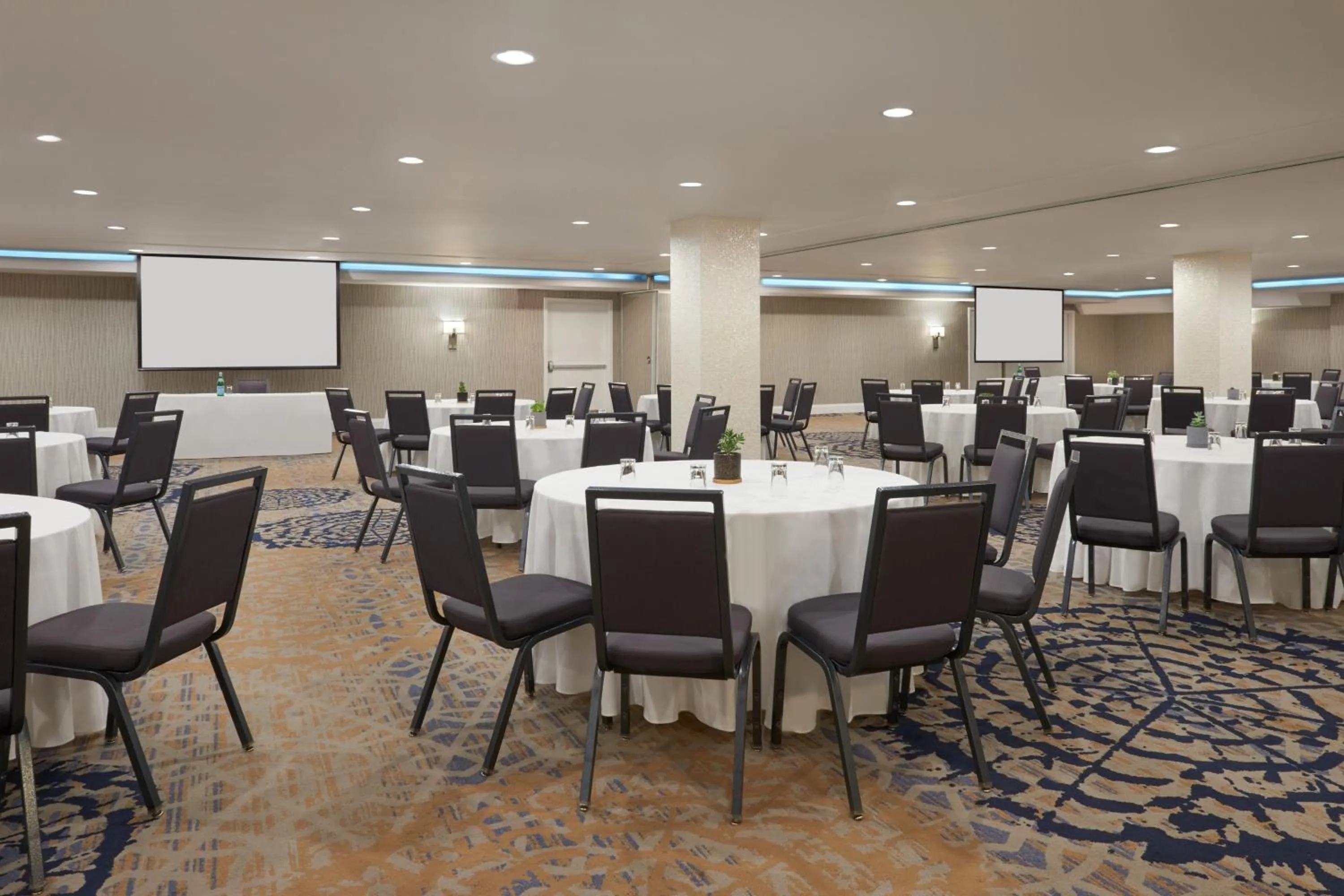 Meeting/conference room in Sheraton Parkway Toronto North Hotel & Suites