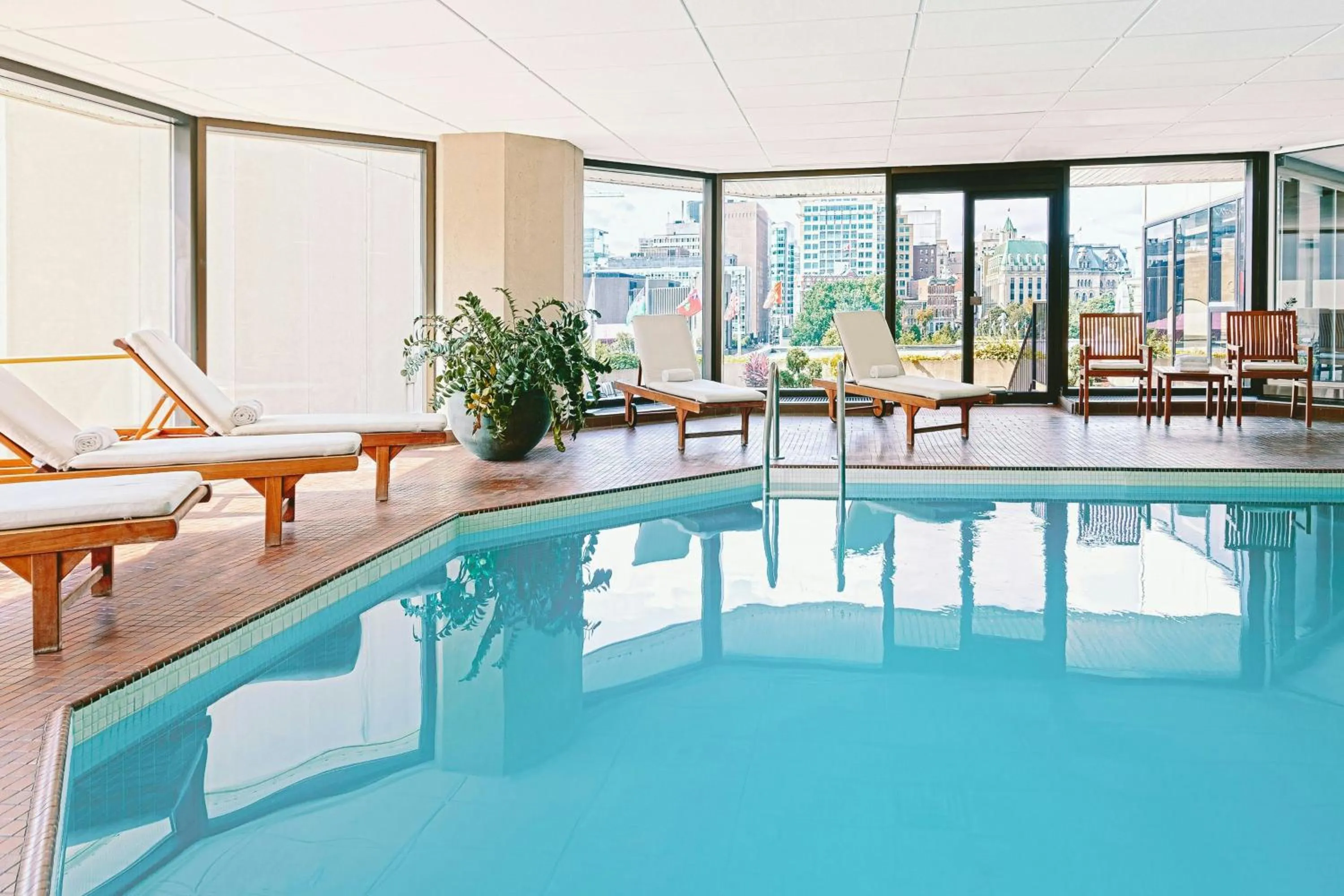 Swimming pool in The Westin Ottawa