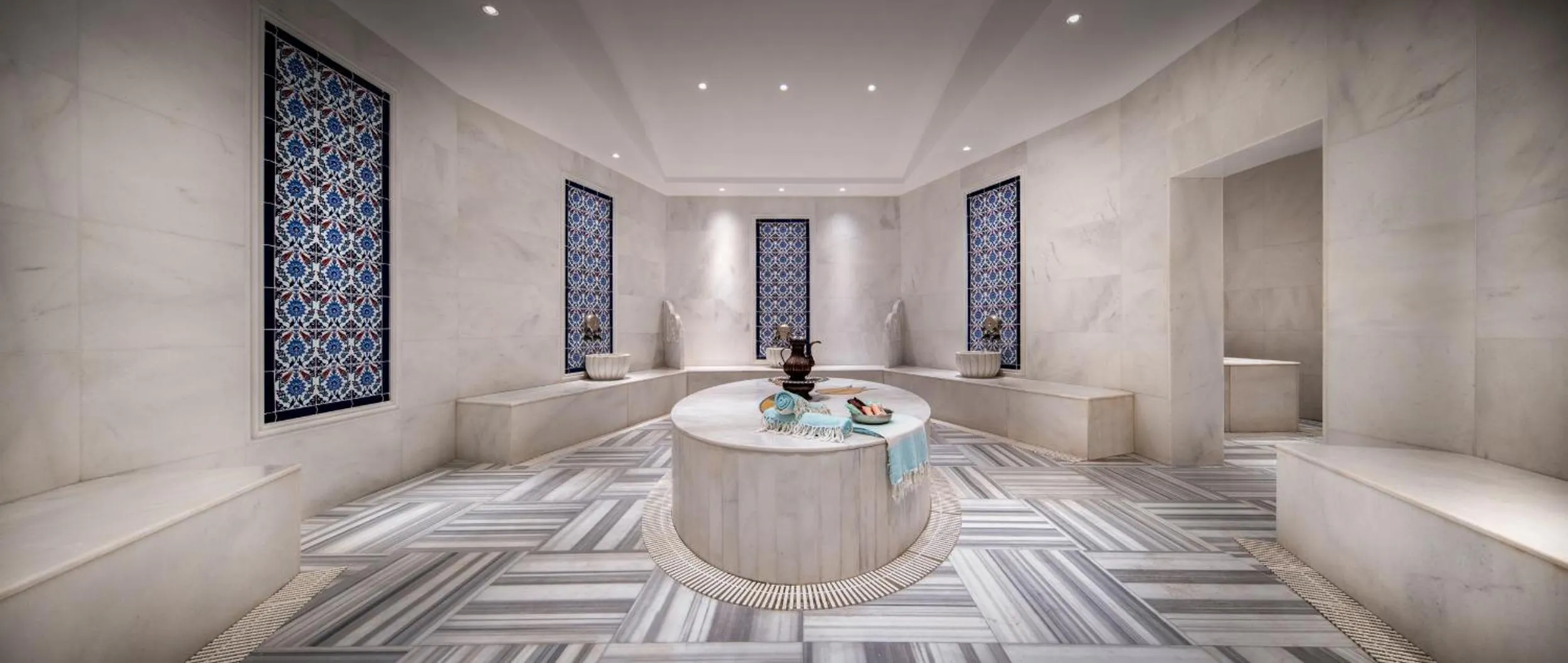 Public Bath in Les Ambassadeurs Hotel Casino&Marina