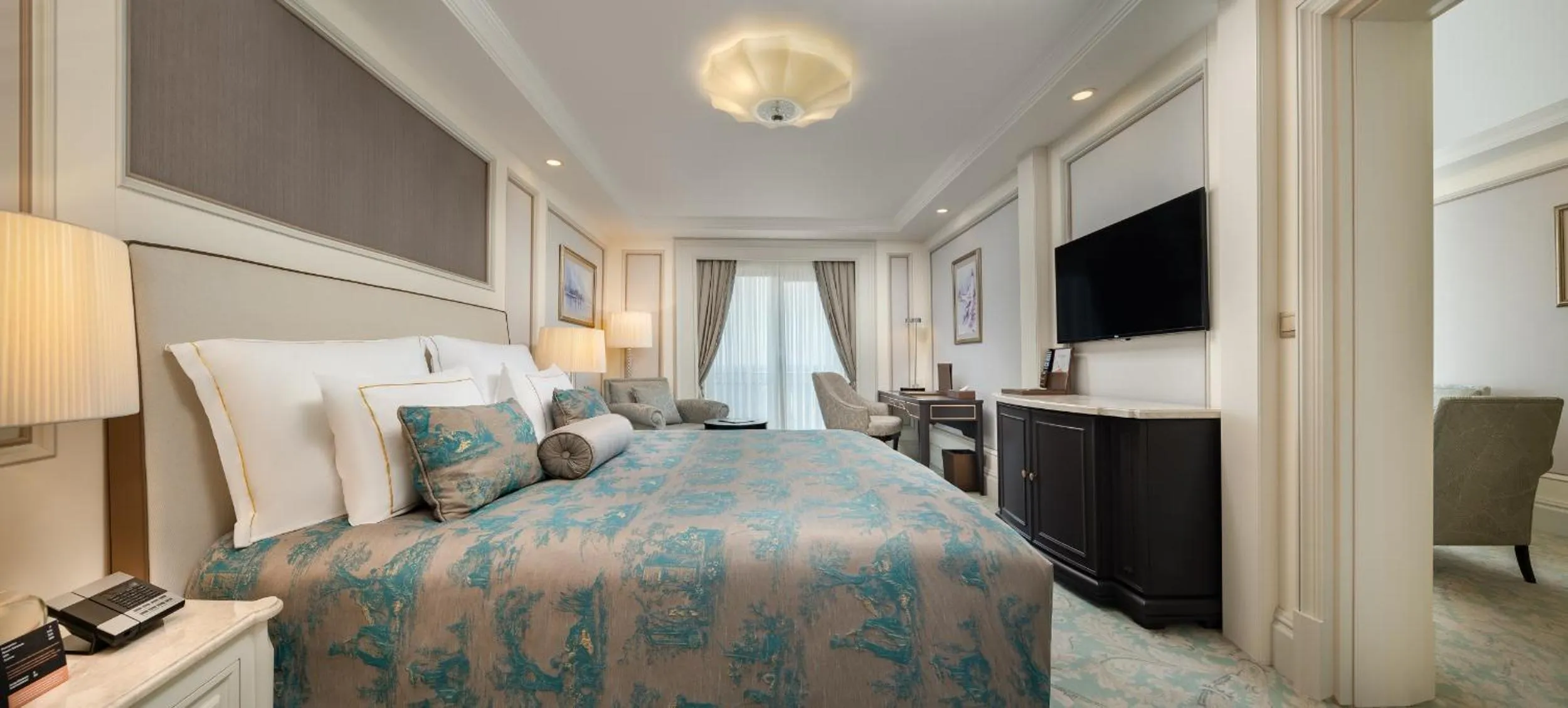 Photo of the whole room in Les Ambassadeurs Hotel Casino&Marina