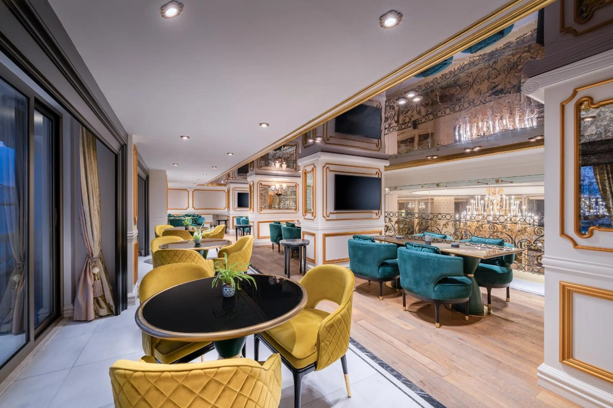 Lobby or reception in Les Ambassadeurs Hotel Casino&Marina