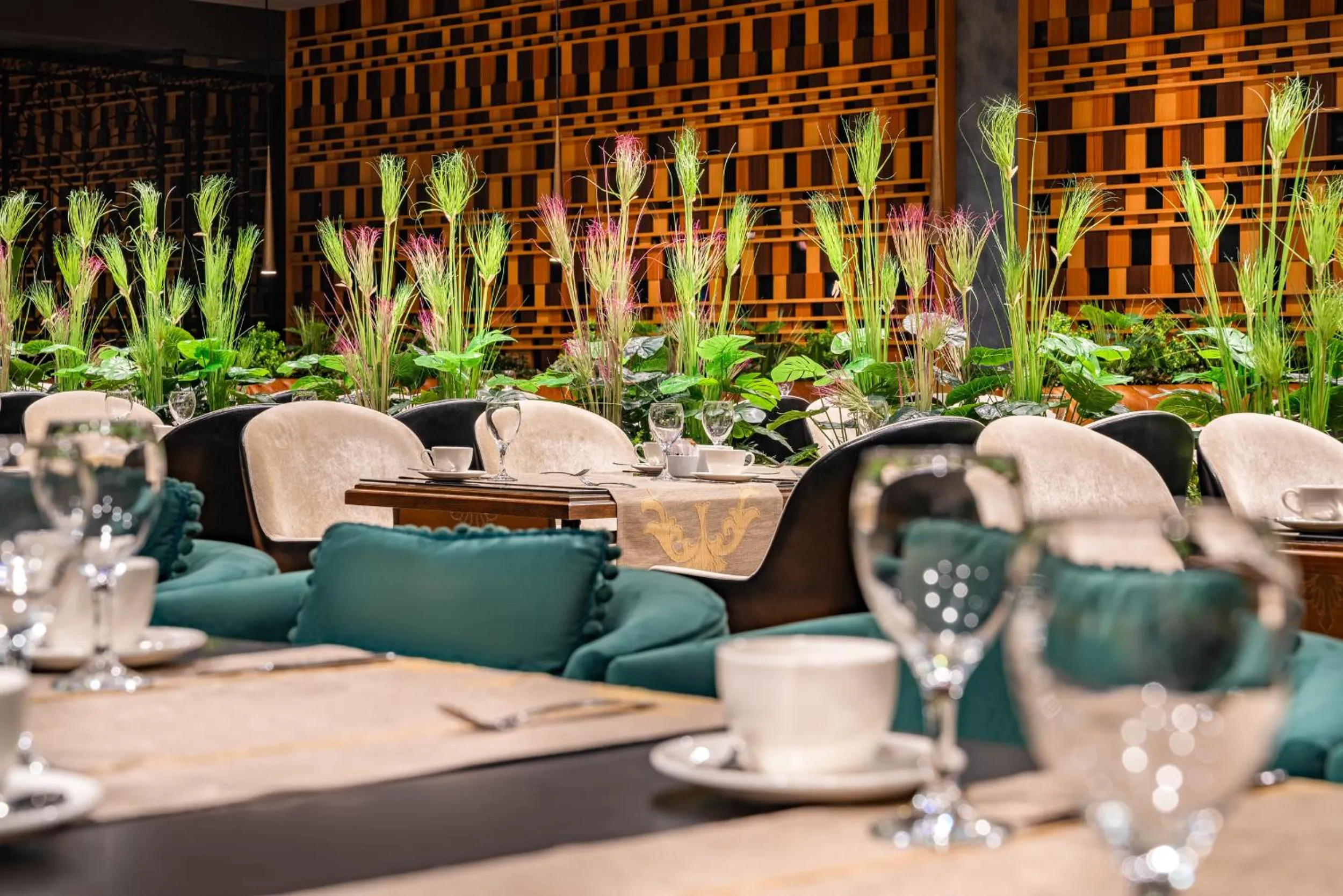 Restaurant/places to eat in Les Ambassadeurs Hotel Casino&Marina