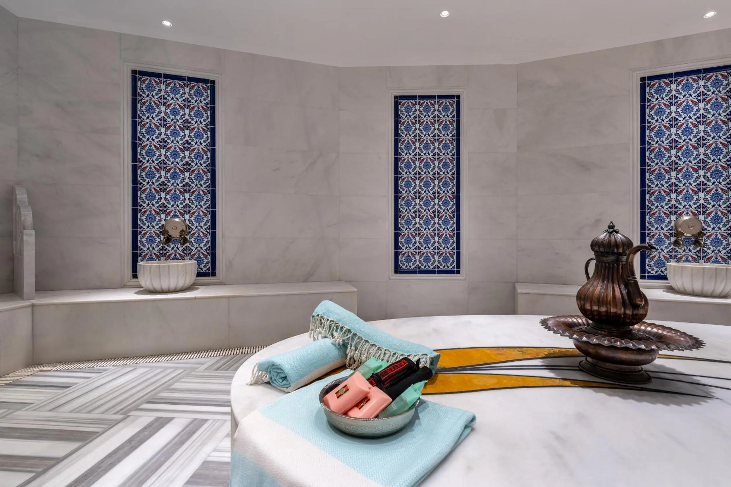 Public Bath in Les Ambassadeurs Hotel Casino&Marina