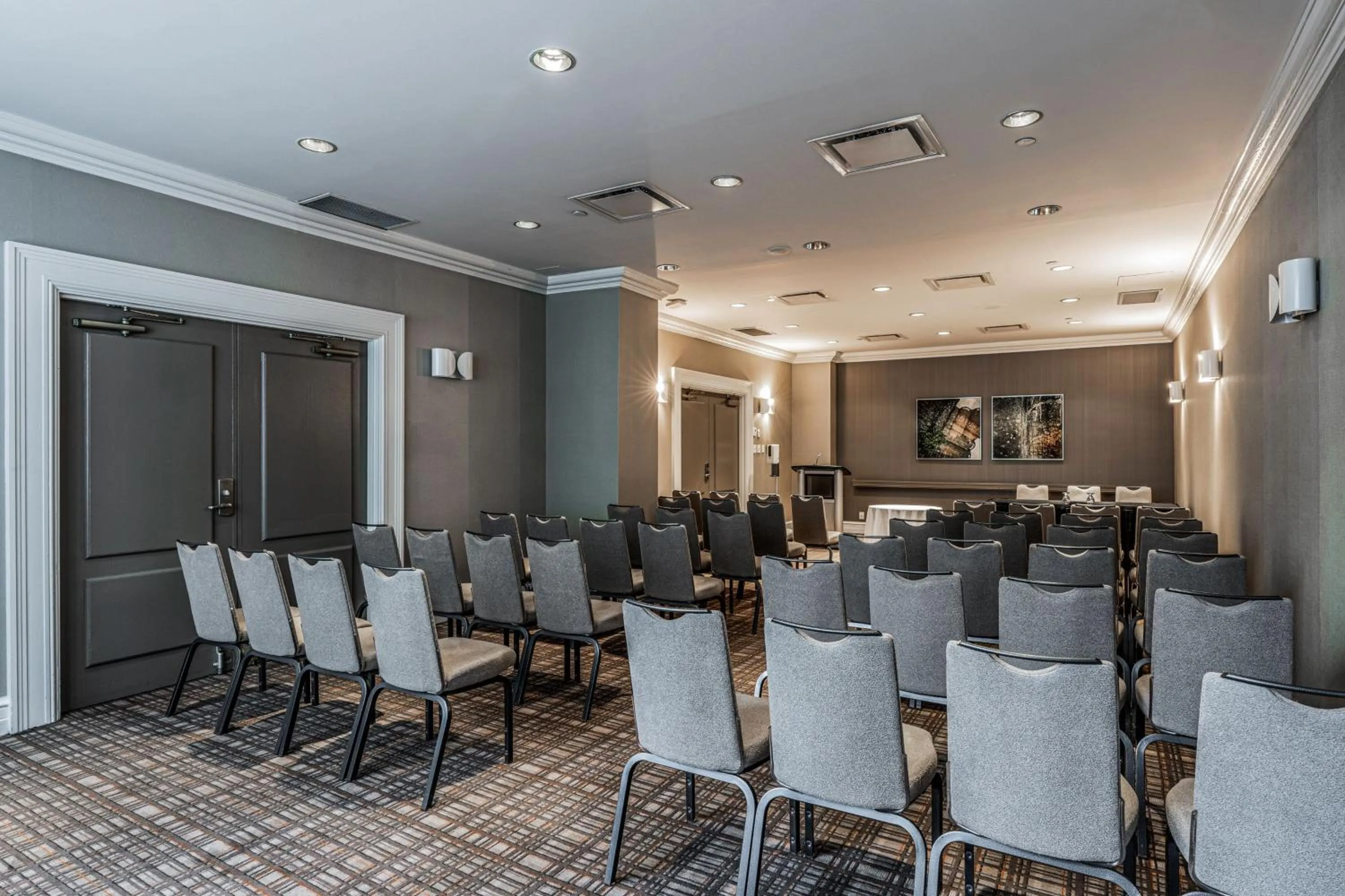 Meeting/conference room in Delta Hotels by Marriott Montreal
