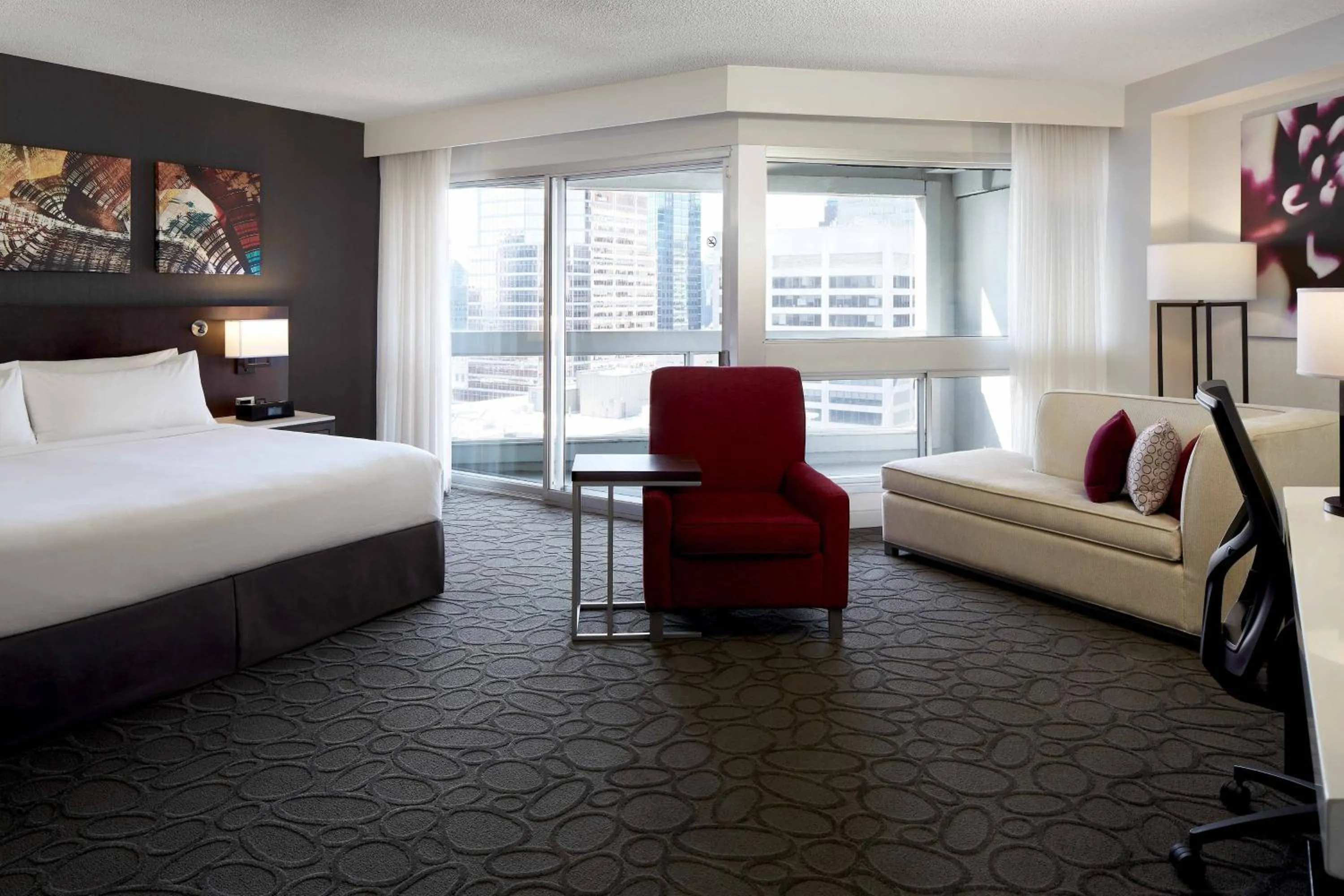Photo of the whole room, Bed in Delta Hotels by Marriott Montreal