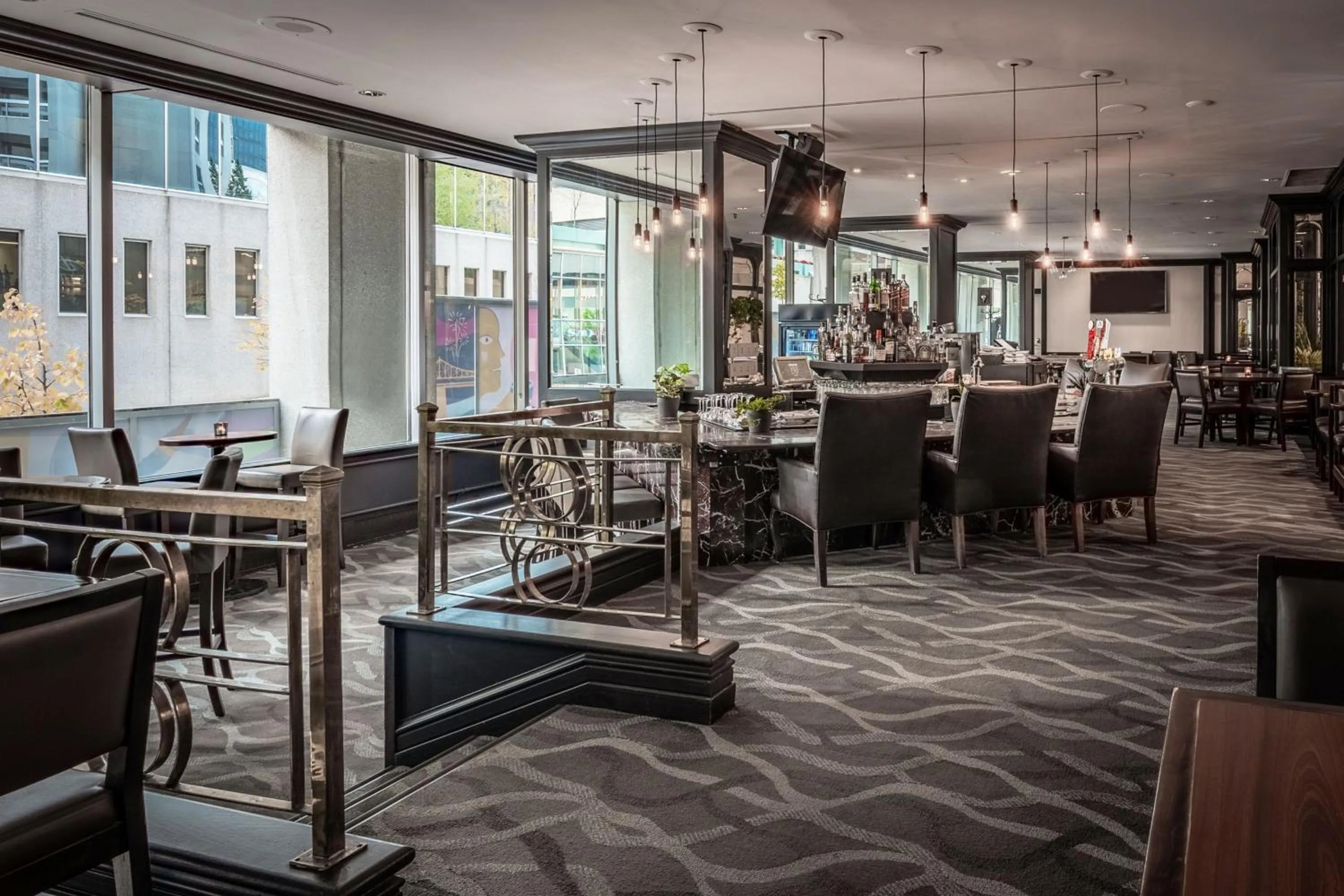 Lounge or bar in Delta Hotels by Marriott Montreal