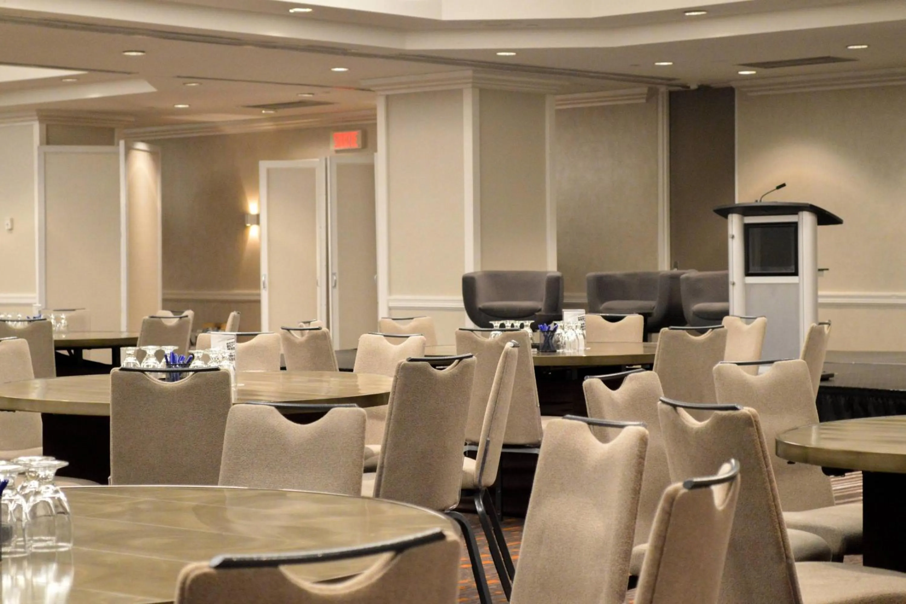 Meeting/conference room in Delta Hotels by Marriott Montreal