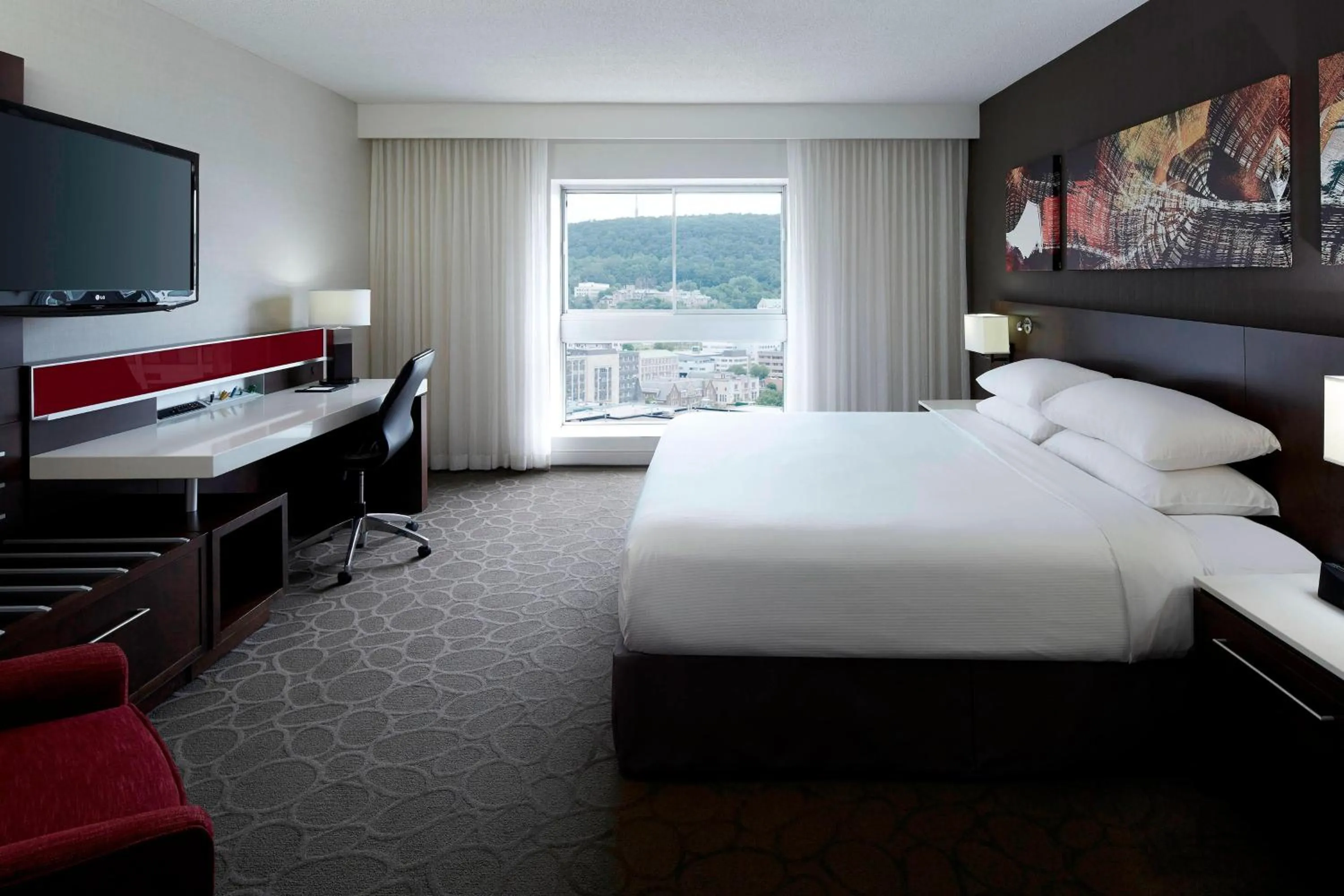Photo of the whole room, Bed in Delta Hotels by Marriott Montreal