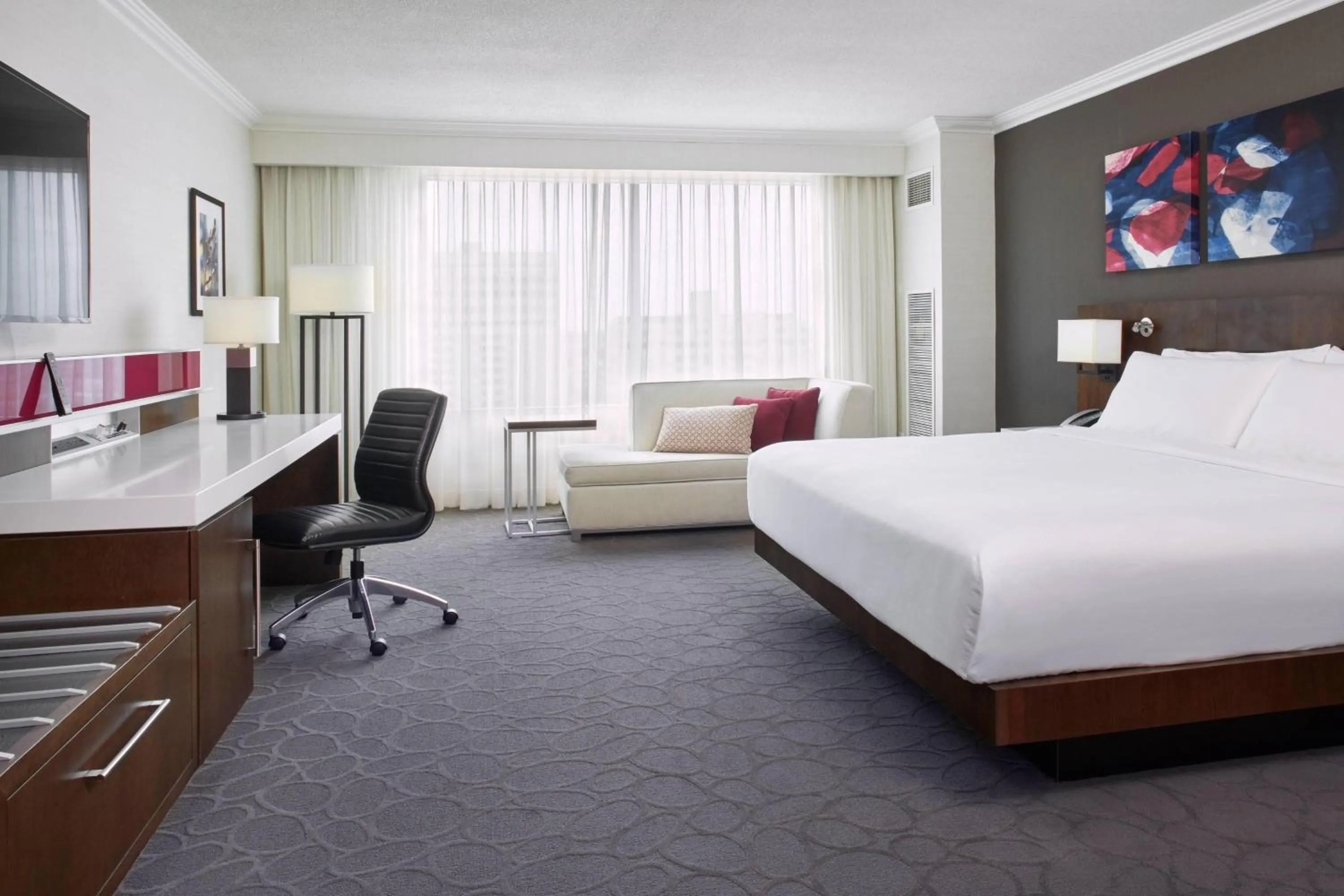 Photo of the whole room, Bed in Delta Hotels by Marriott London Armouries