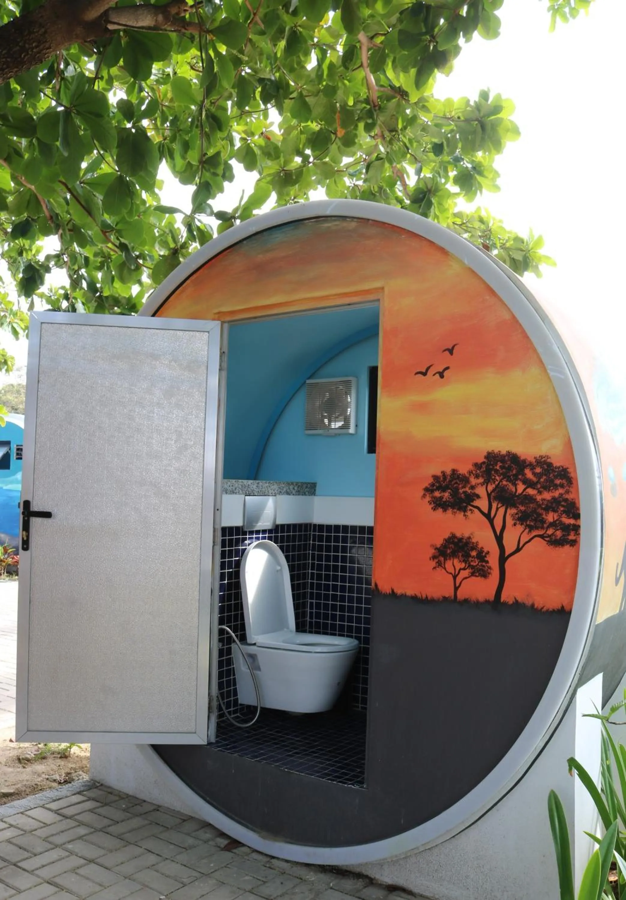 Toilet in Cocoons Casobe