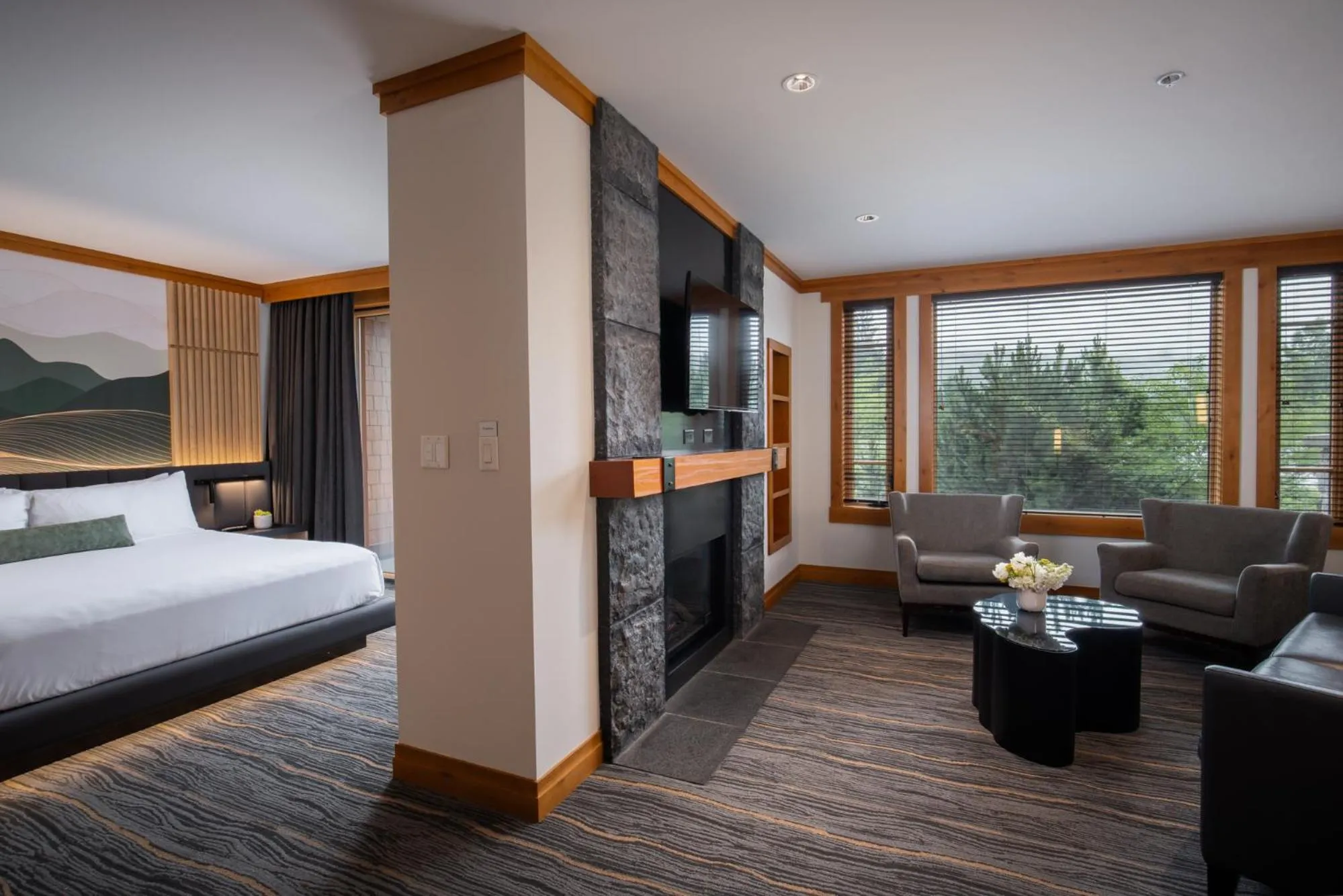 Living room, Bed in Nita Lake Lodge