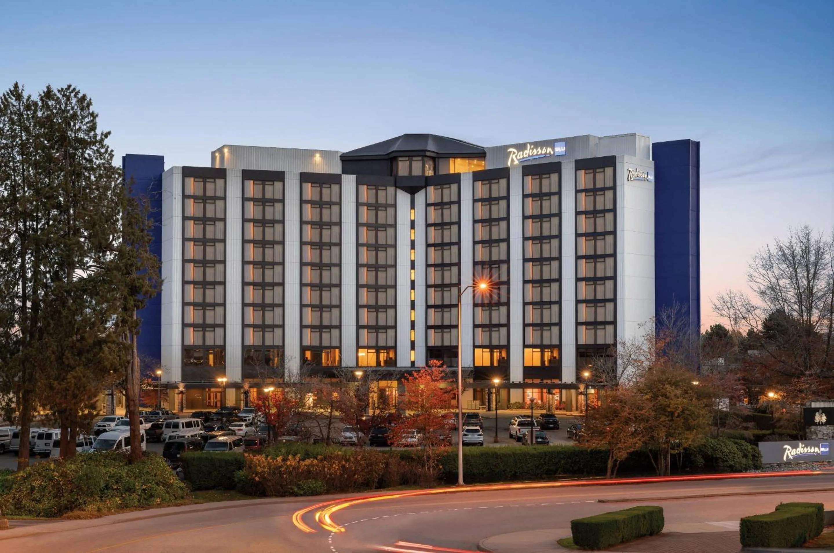 Property building in Radisson Blu Vancouver Airport Hotel & Marina