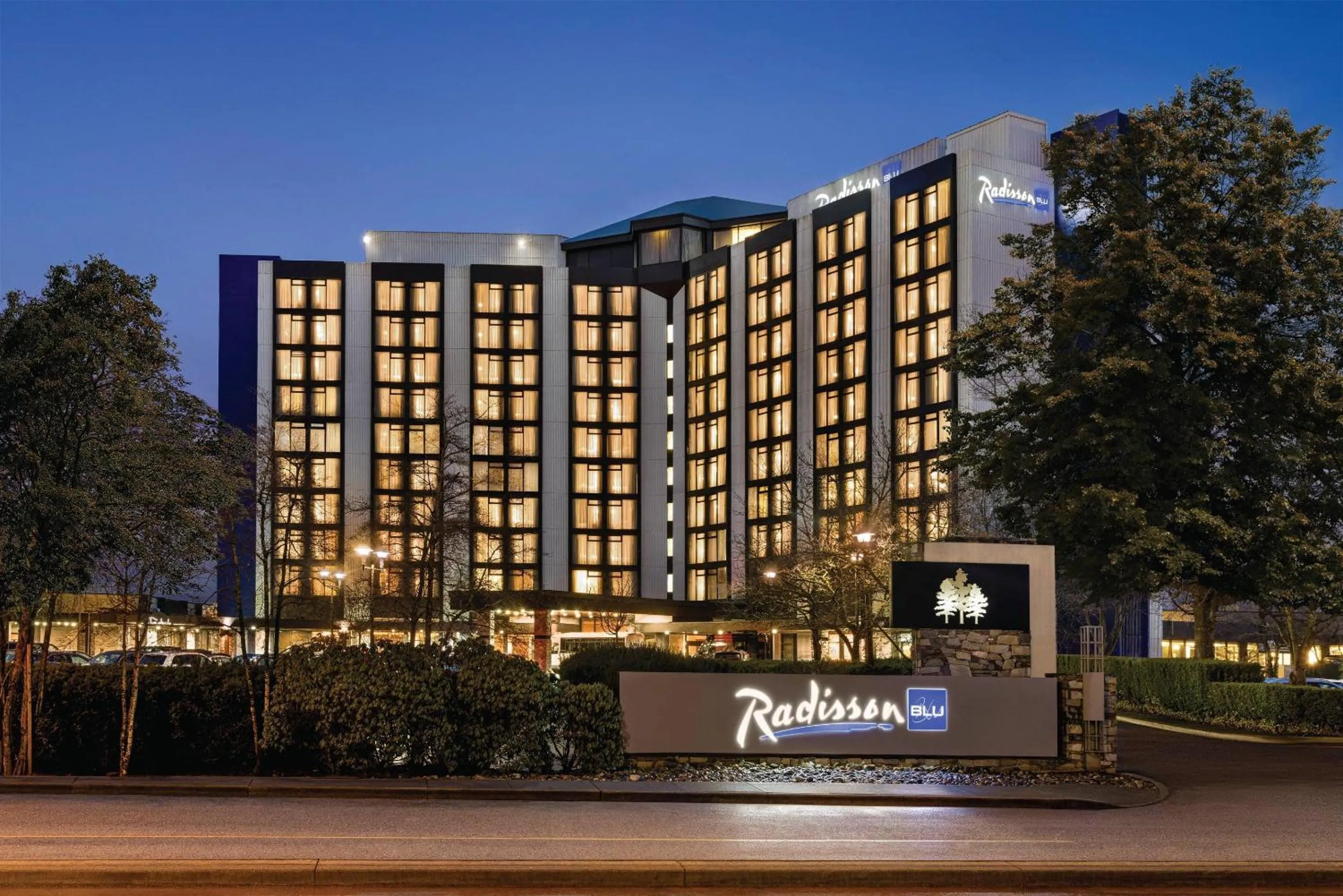 Property building in Radisson Blu Vancouver Airport Hotel & Marina
