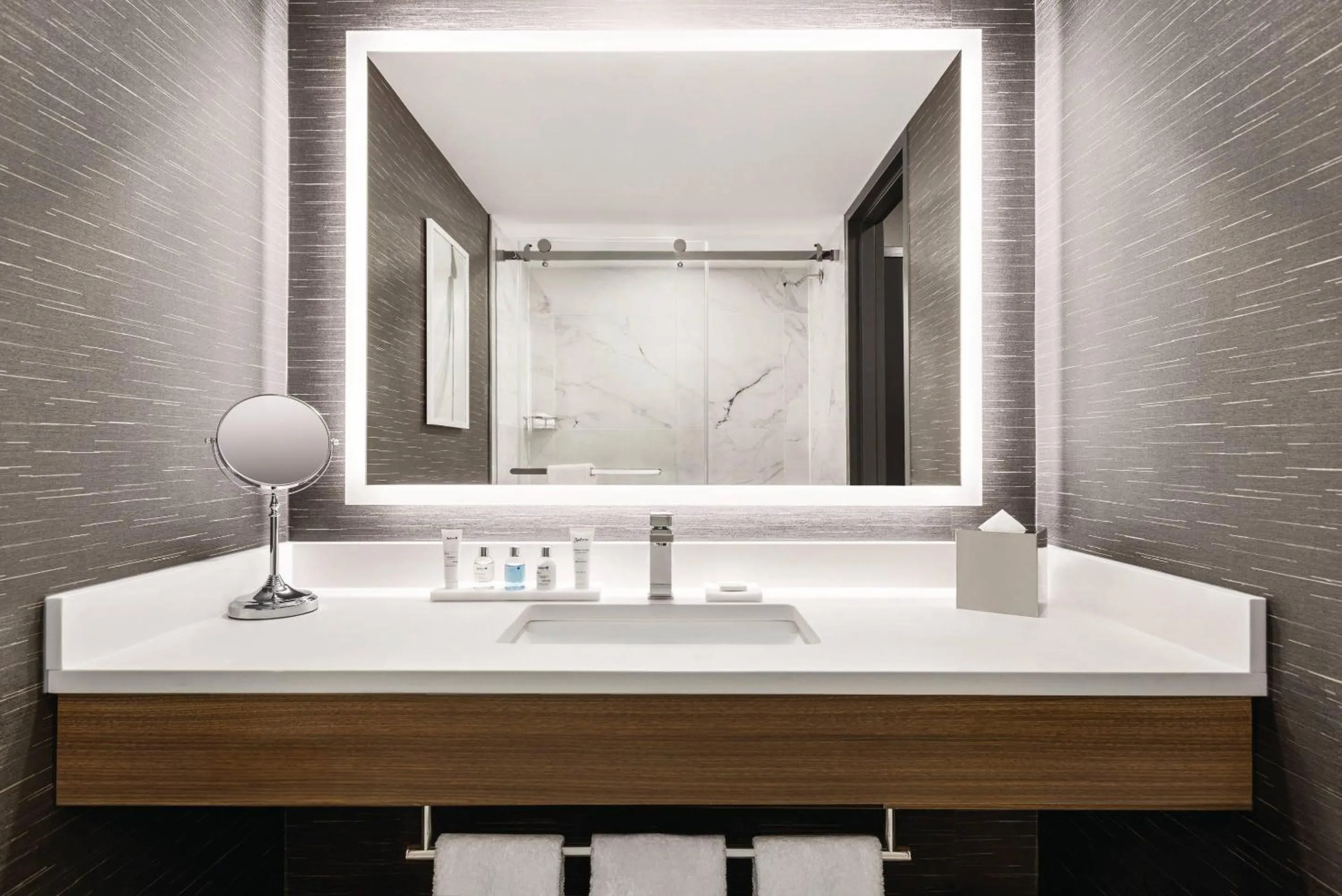 Bedroom in Radisson Blu Vancouver Airport Hotel & Marina