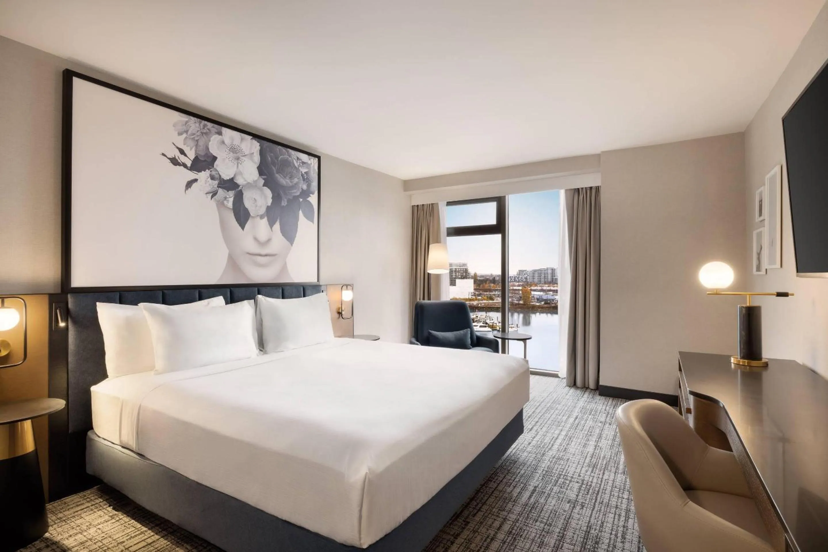 Bedroom in Radisson Blu Vancouver Airport Hotel & Marina